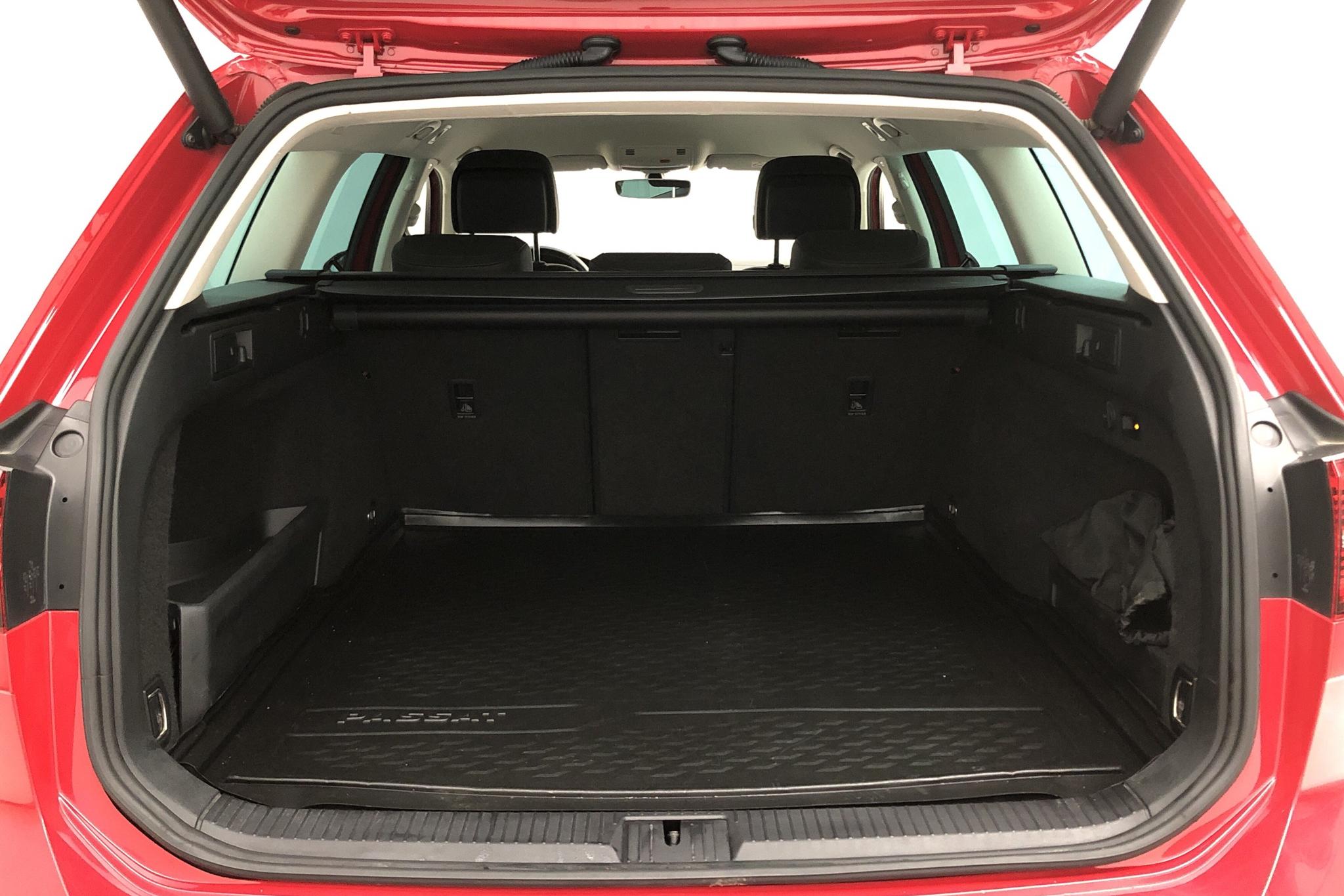 VW Passat 1.4 Plug-in-Hybrid Sportscombi (218hk) - 125 910 km - Automatic - red - 2018