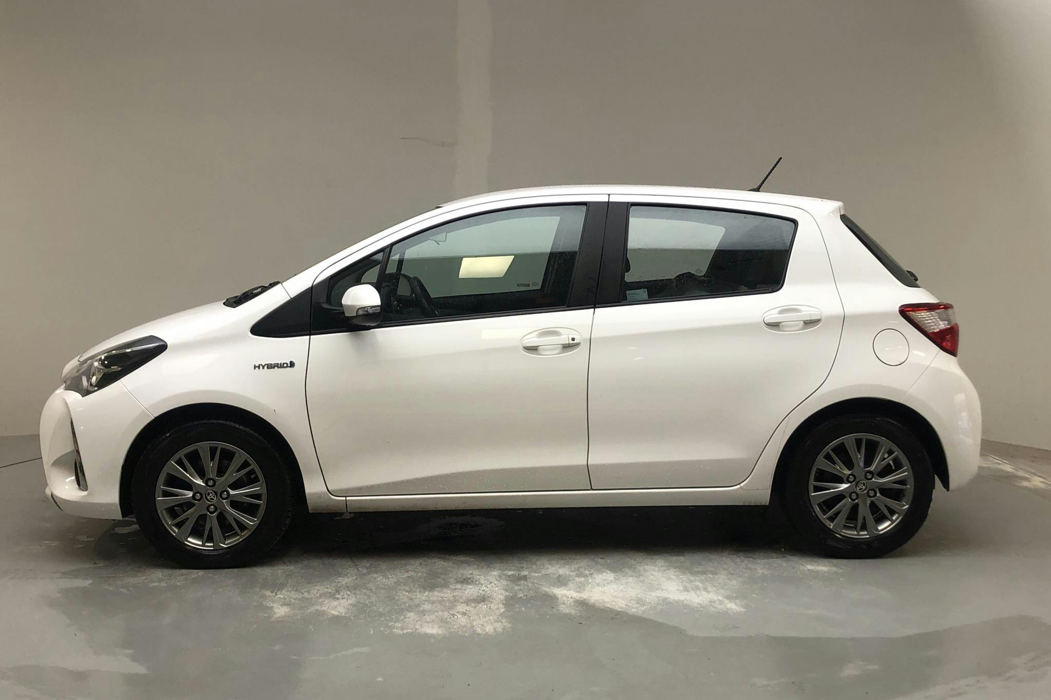 Toyota Yaris 1.5 Hybrid 5dr (101hk) - 9 418 mil - Automat - vit - 2018