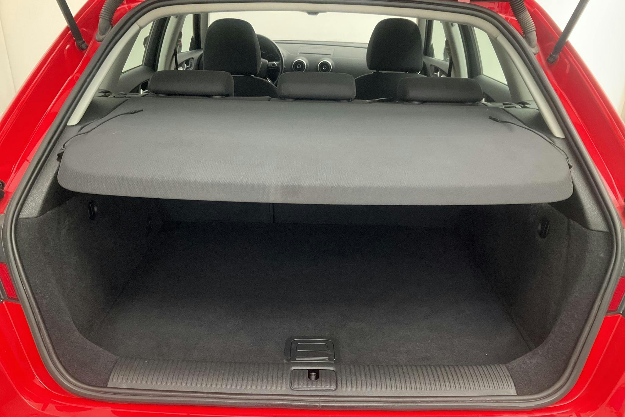 Audi A3 1.6 TDI Ultra Sportback (110hk) - 158 280 km - Manual - red - 2015