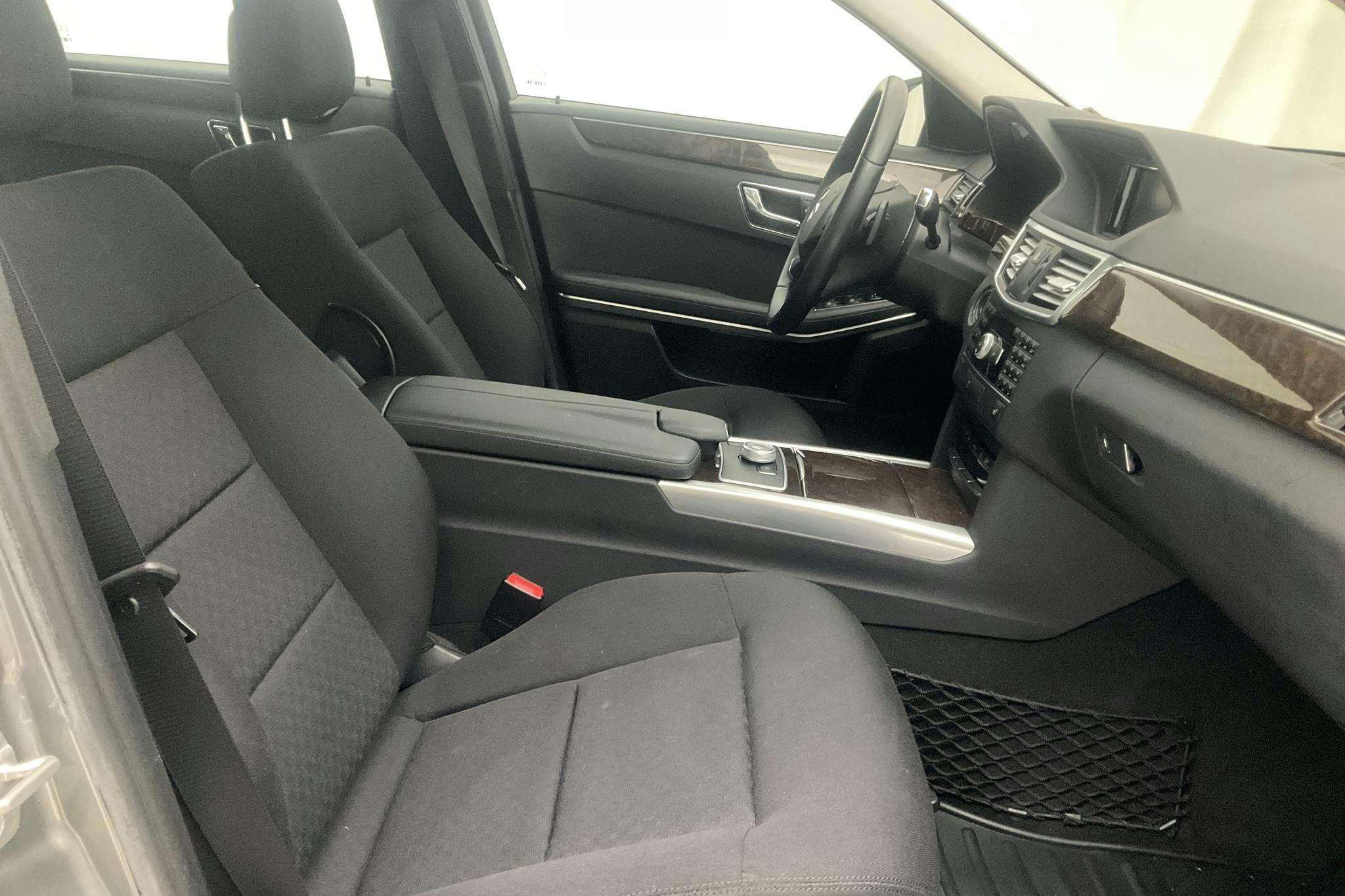 Mercedes E 350 W212 (292hk) - 3 268 mil - Automat - grå - 2010