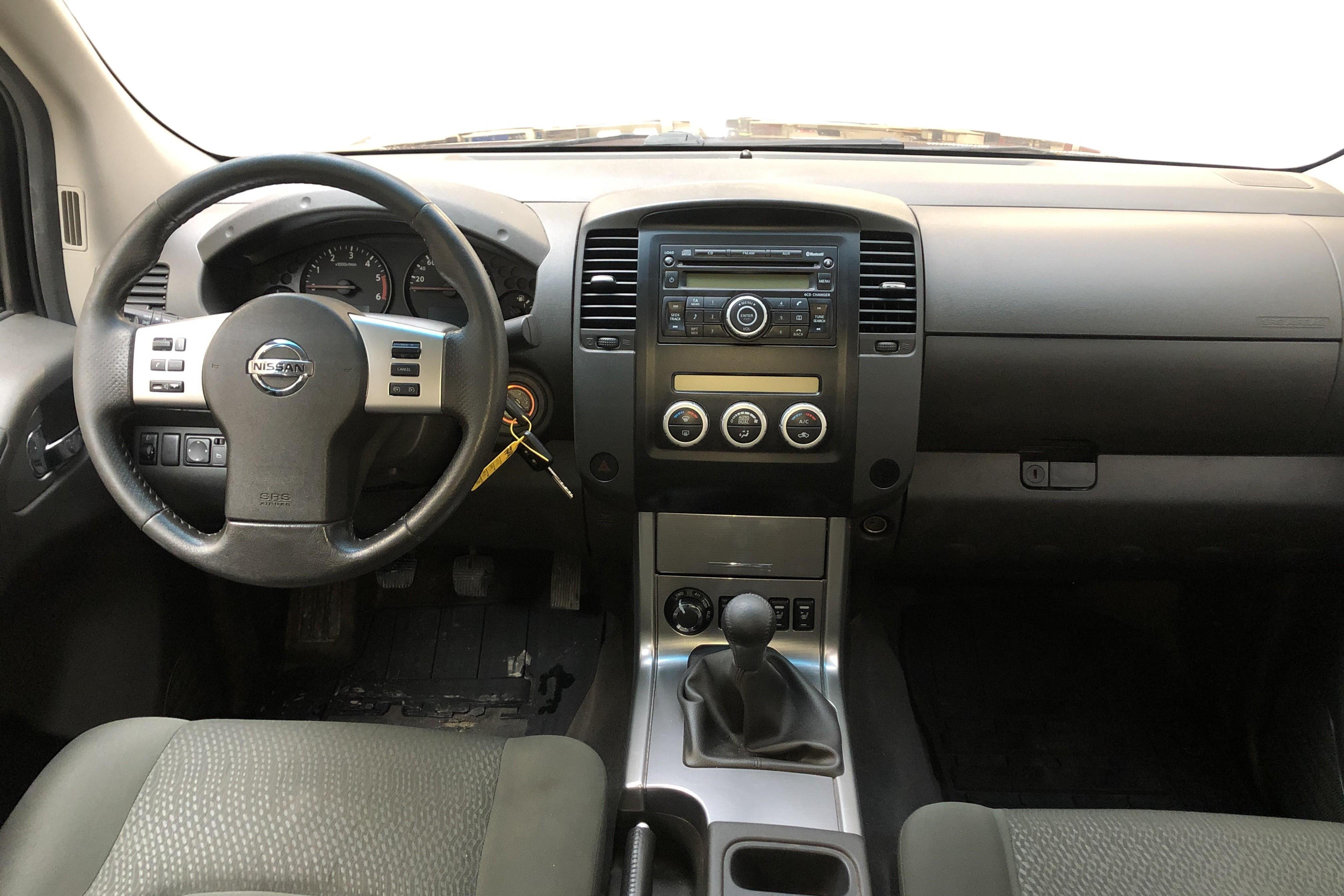 Nissan Navara 2.5 dCi (190hk) - 171 280 km - Manual - Dark Brown - 2011