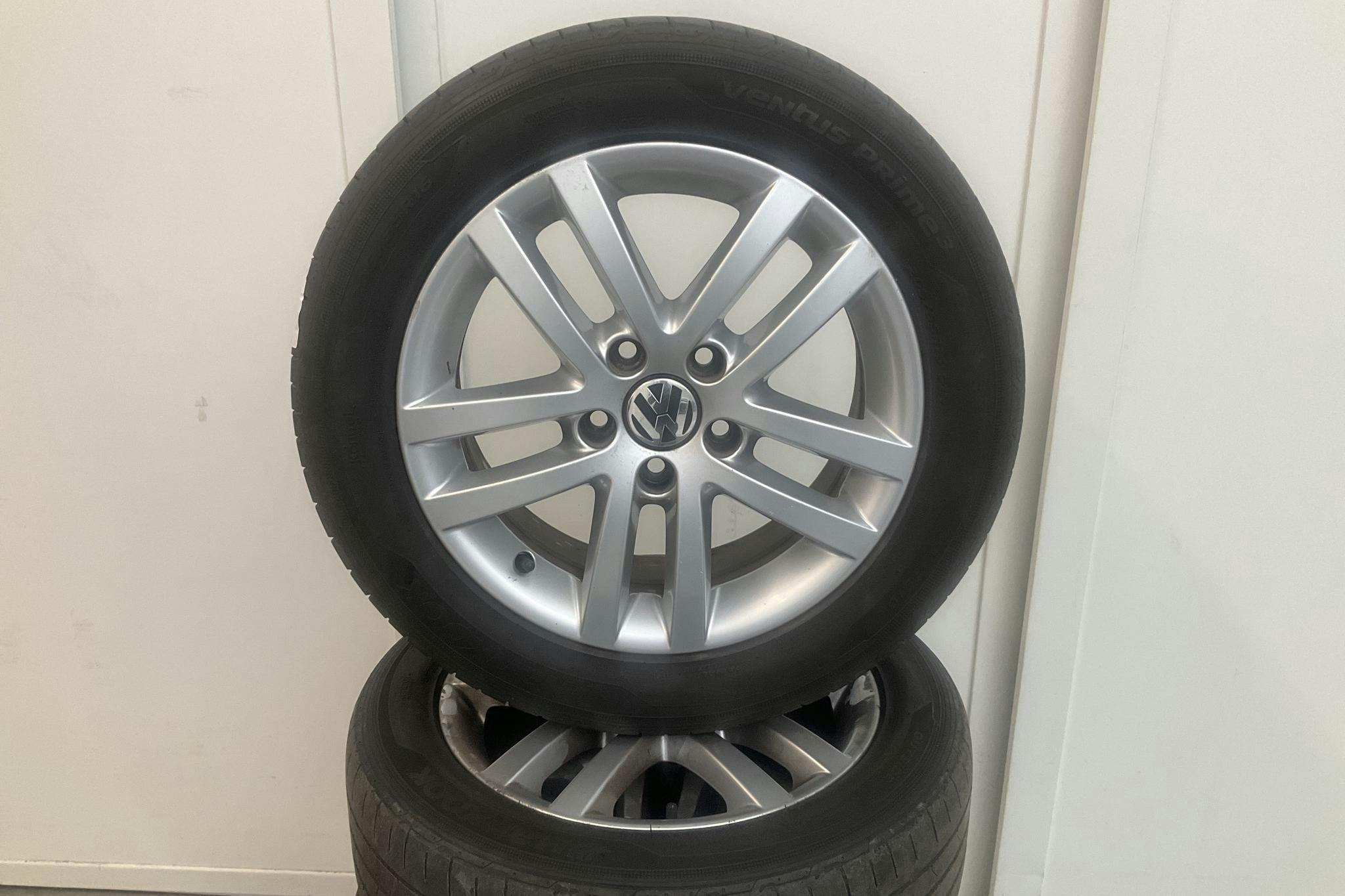 VW Touran 1.6 TDI BlueMotion Technology (105hk) - 23 666 mil - Manuell - vit - 2013
