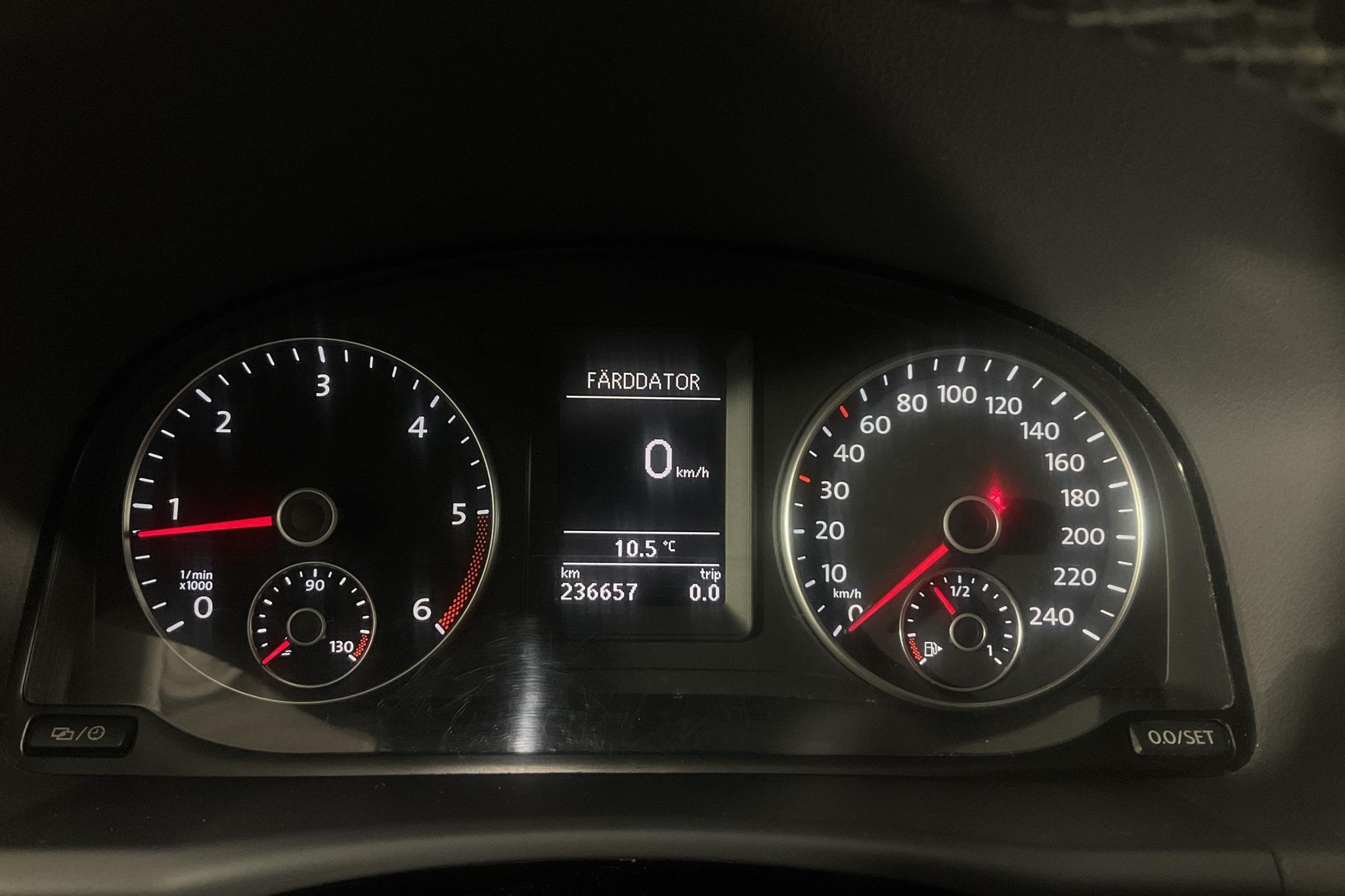 VW Touran 1.6 TDI BlueMotion Technology (105hk) - 23 666 mil - Manuell - vit - 2013