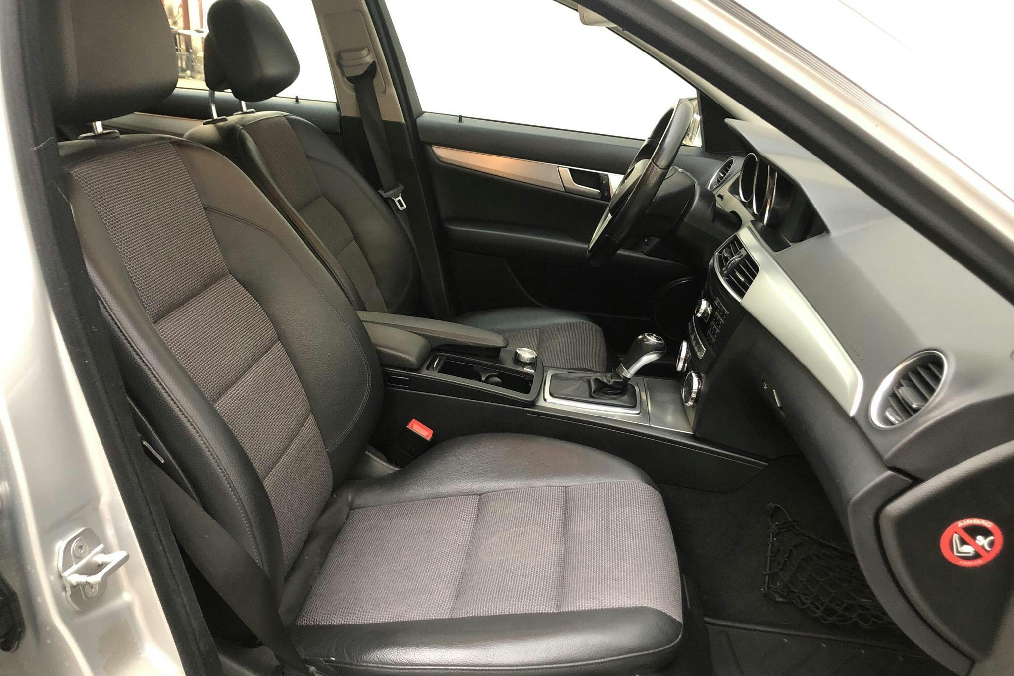 Mercedes C 220 CDI W204 (170hk) - 201 630 km - Automatic - silver - 2013