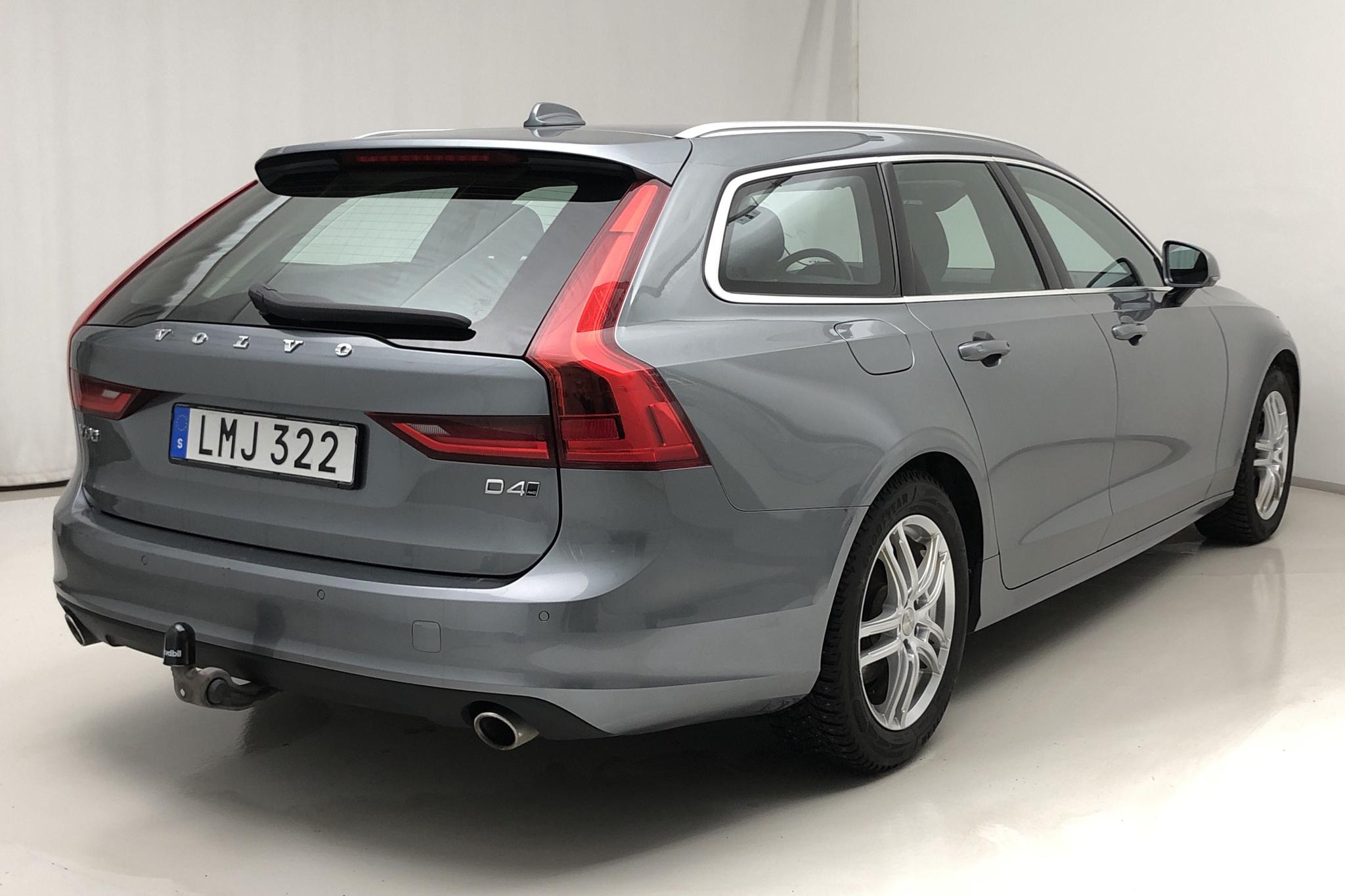 Volvo V90 D4 AWD (190hk) - 14 358 mil - Automat - grå - 2019