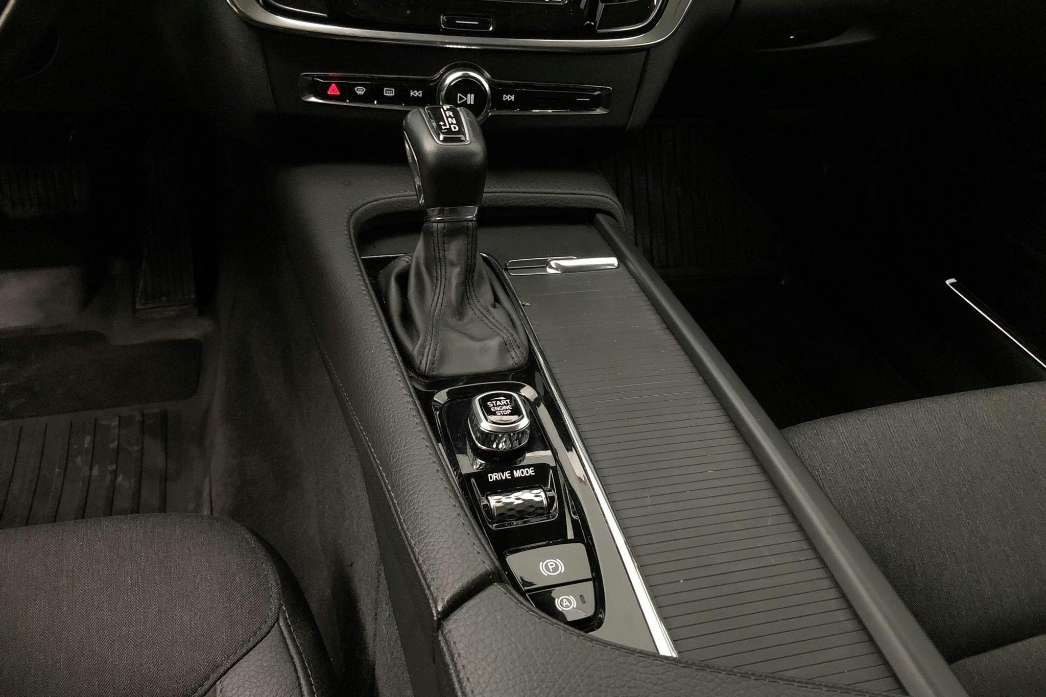 Volvo V90 D4 AWD (190hk) - 14 358 mil - Automat - grå - 2019