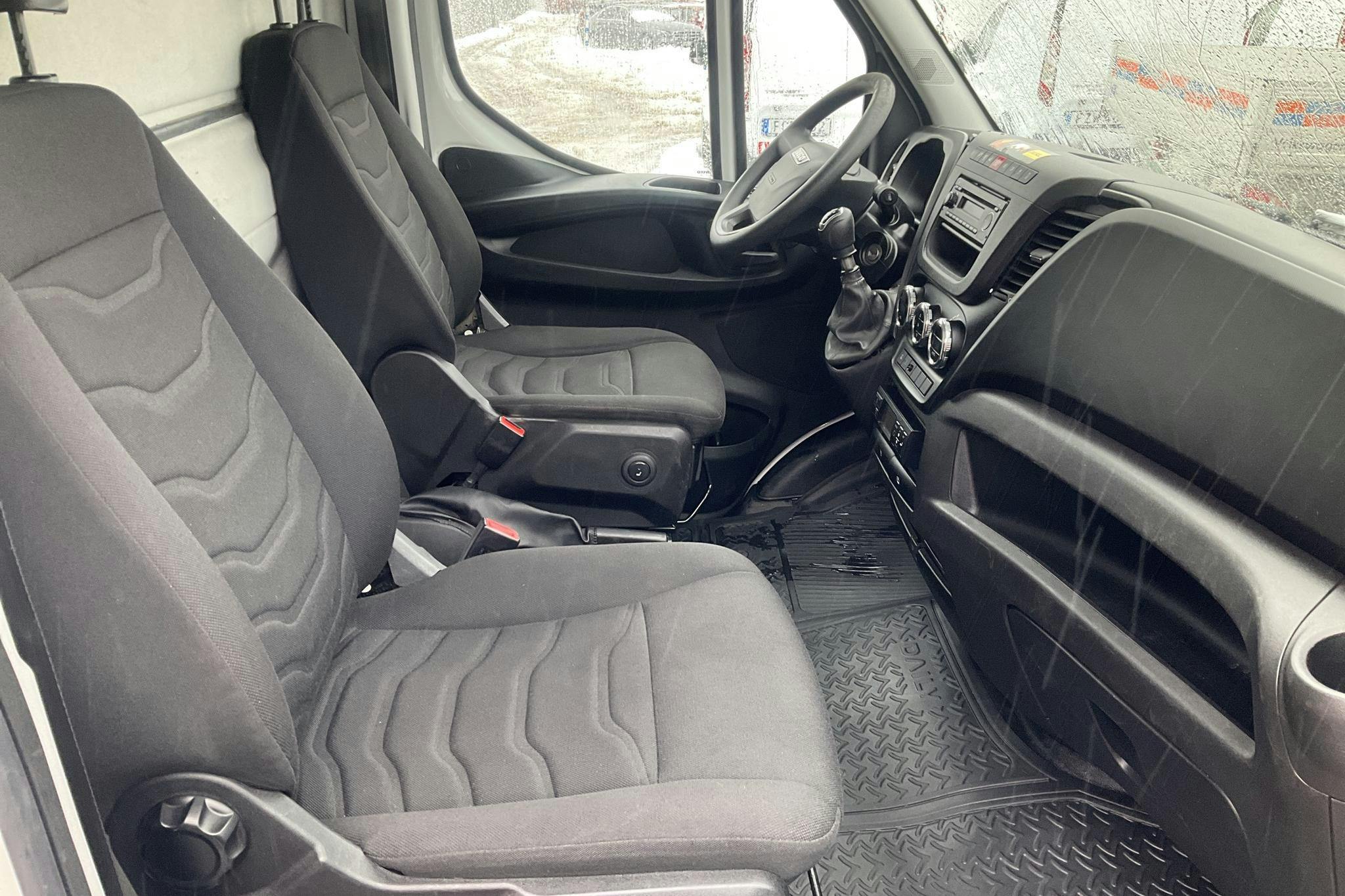 Iveco Daily 35 2.3 Volymskåp (146hk) - 151 660 km - Manual - orange - 2016
