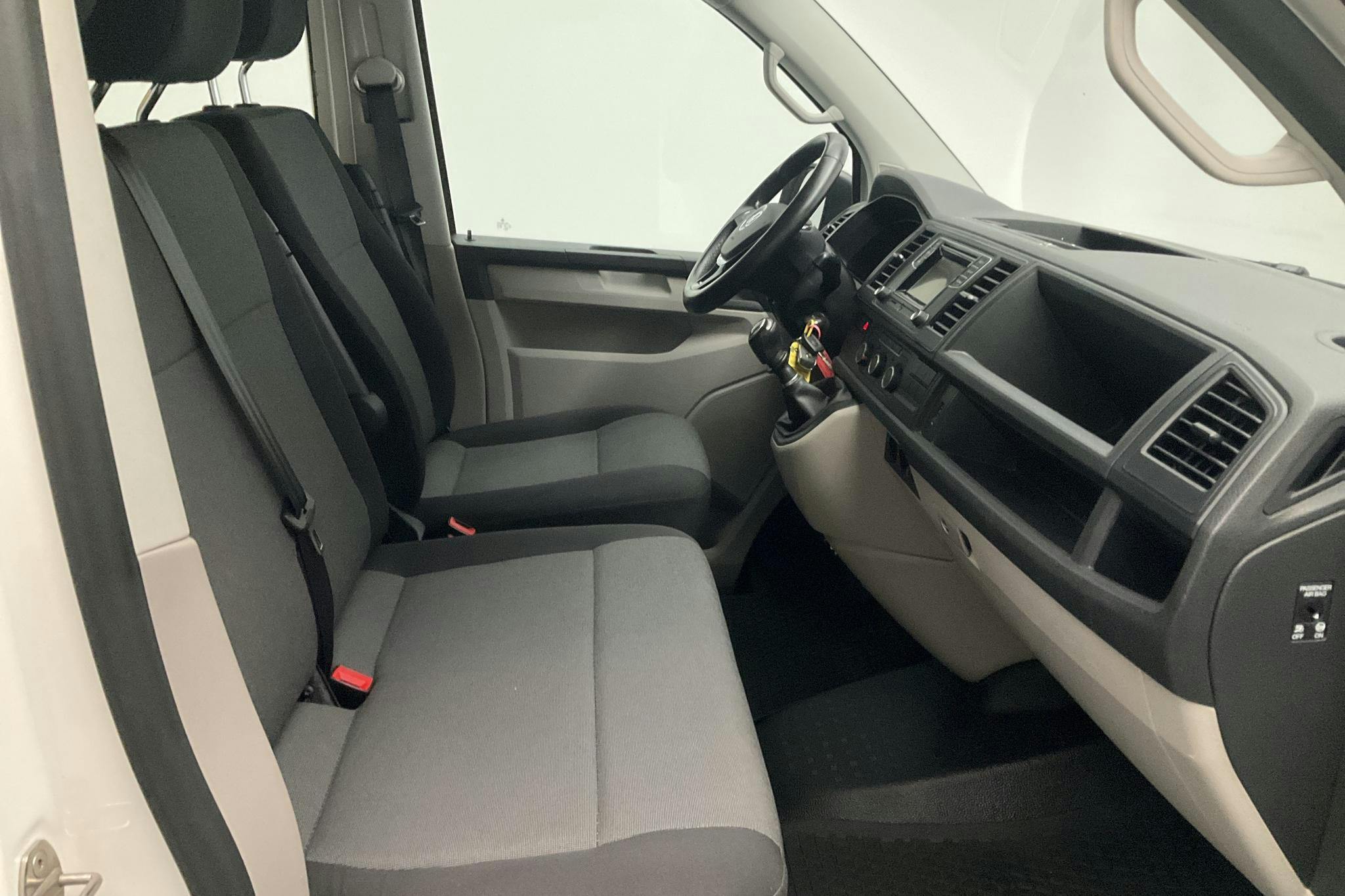 VW Transporter Kombi T6 2.0 TDI BMT Skåp 4MOTION (150hk) - 4 764 mil - Manuell - vit - 2017