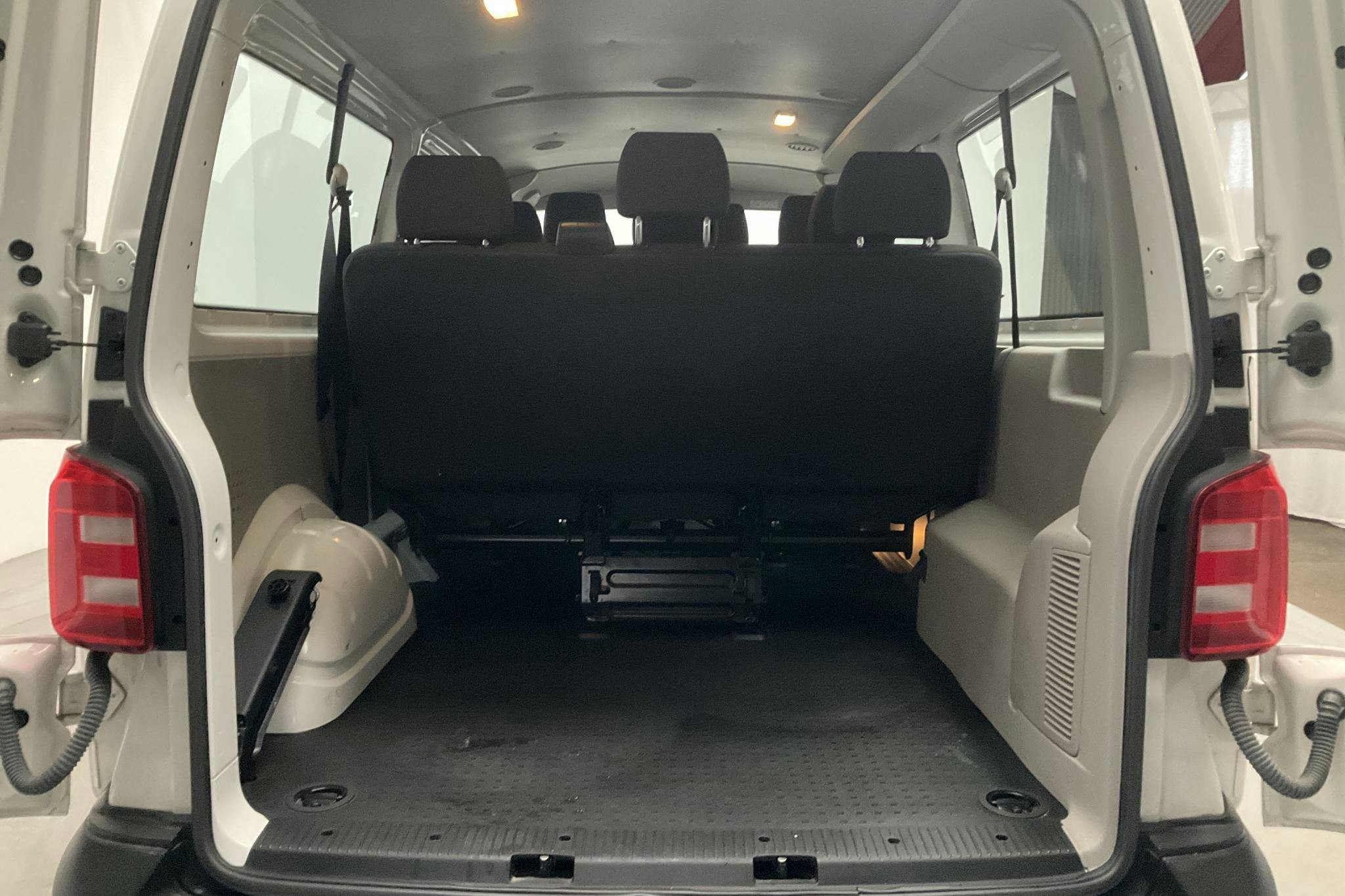 VW Transporter Kombi T6 2.0 TDI BMT Skåp 4MOTION (150hk) - 4 764 mil - Manuell - vit - 2017