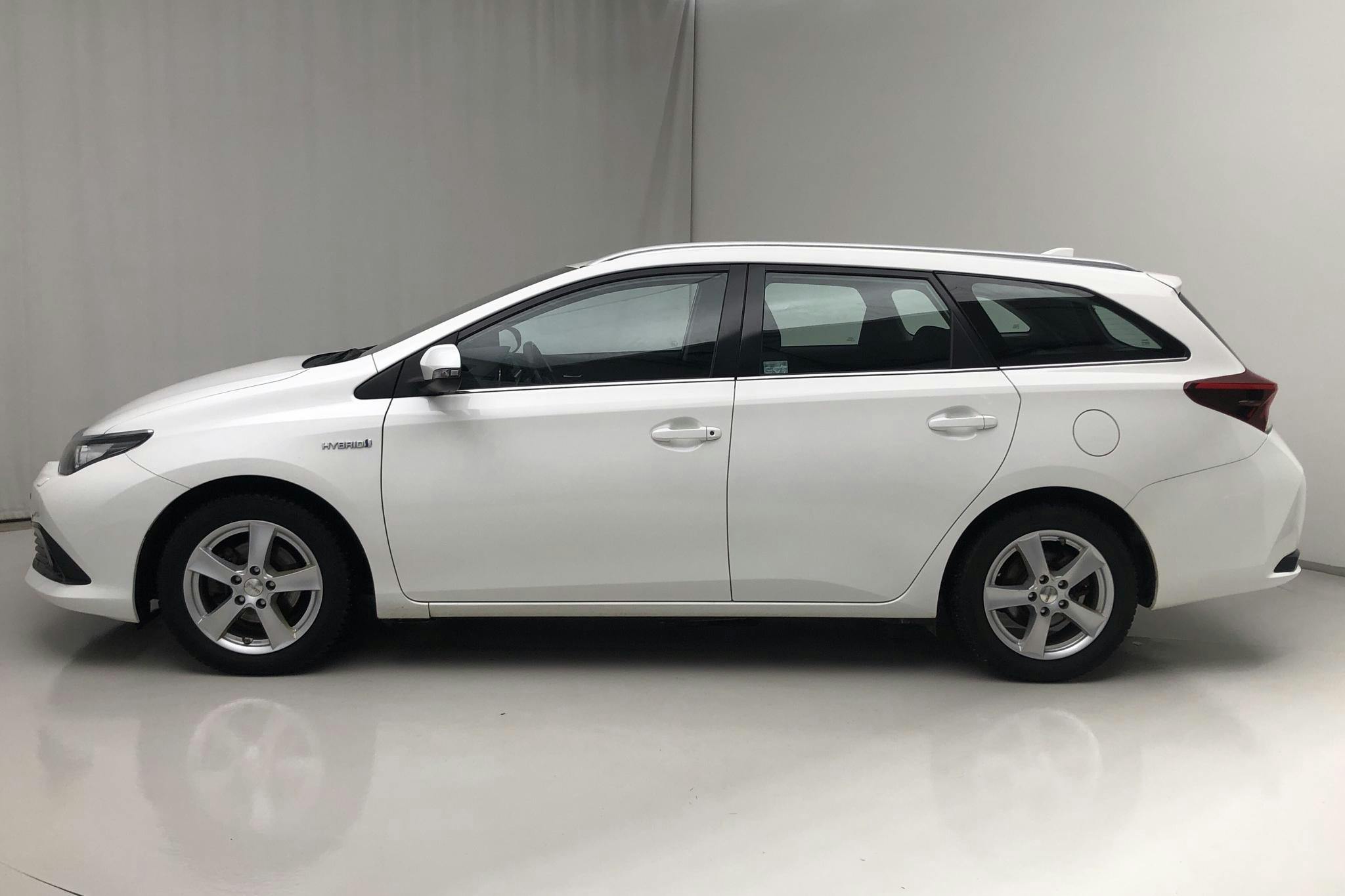 Toyota Auris 1.8 HSD Touring Sports (99hk) - 89 550 km - Automatic - white - 2017