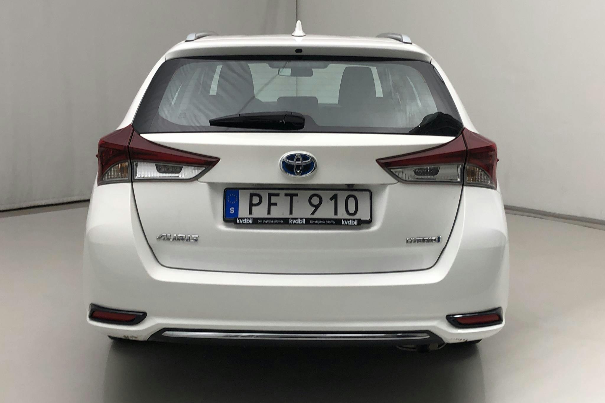 Toyota Auris 1.8 HSD Touring Sports (99hk) - 89 550 km - Automatic - white - 2017