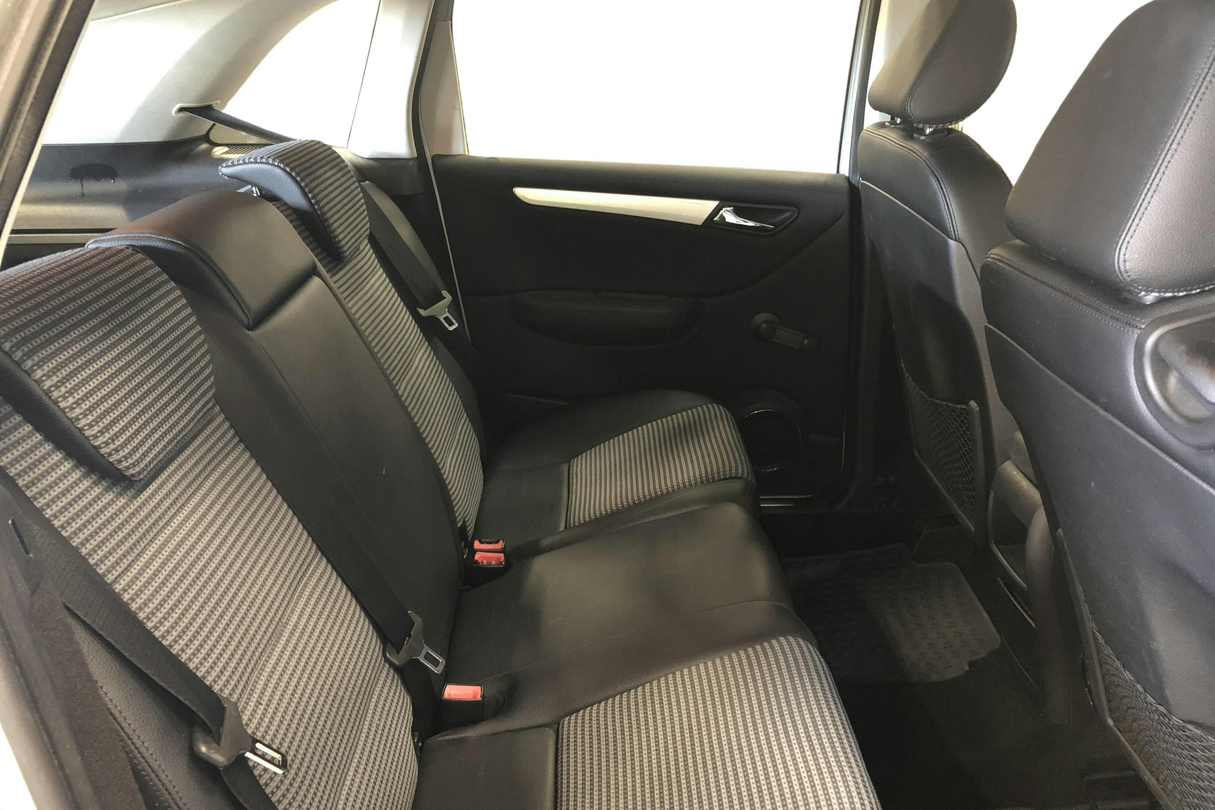 Mercedes B 170 (116hk) - 9 642 mil - Manuell - silver - 2006