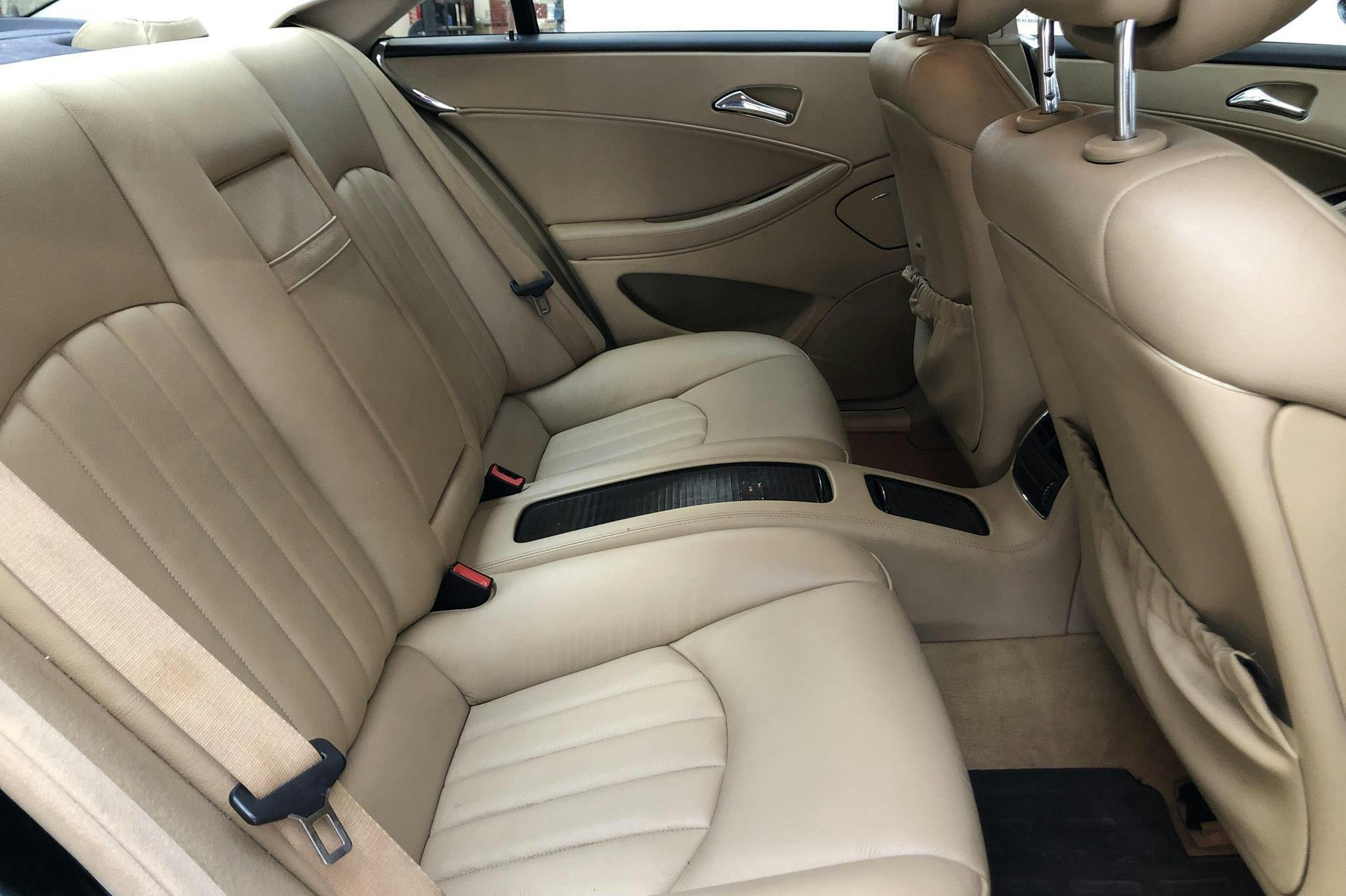 Mercedes CLS 320 CDI (224hk) - 302 490 km - Automatic - Dark Green - 2008