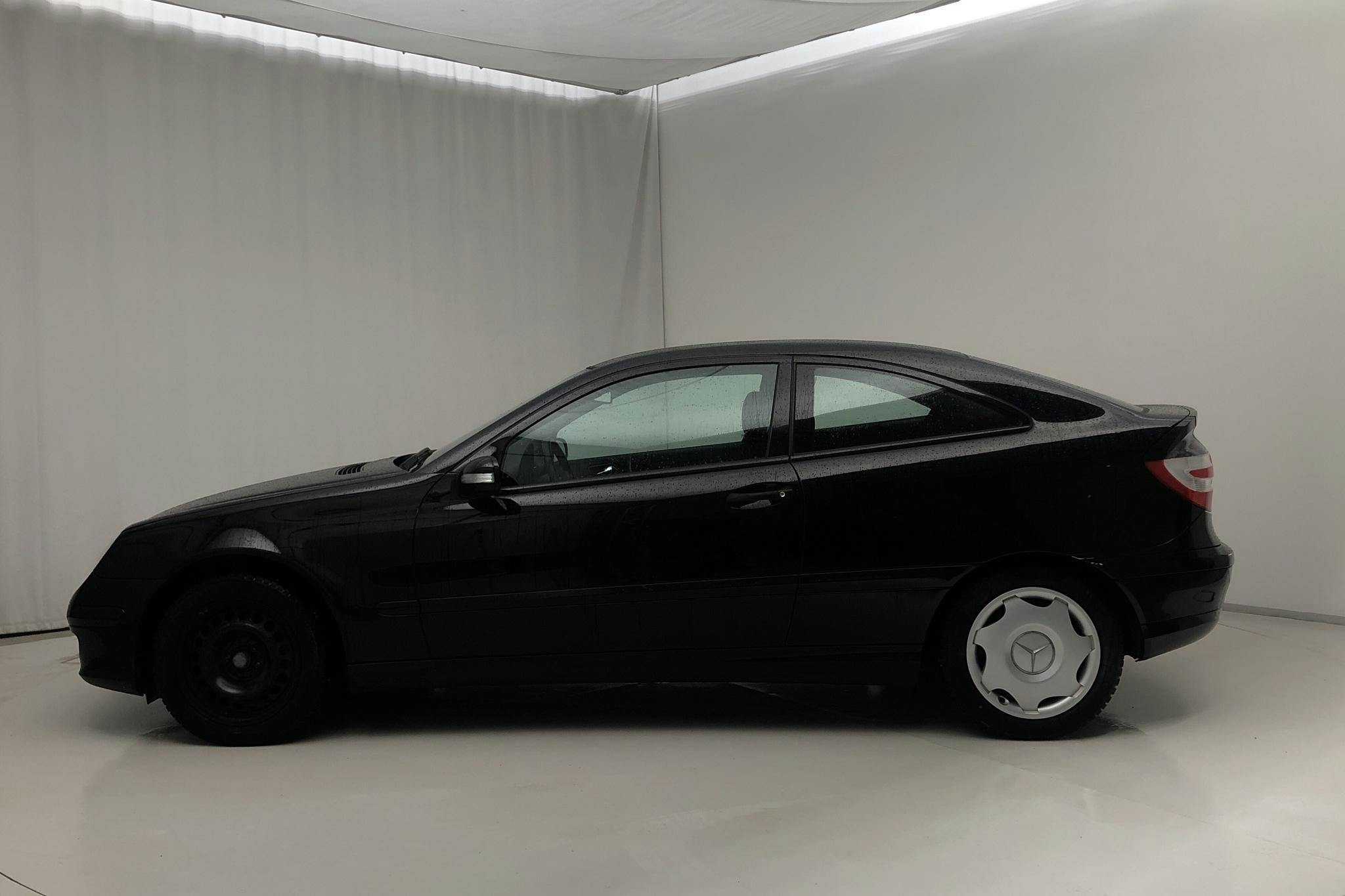 Mercedes C 230 Kompressor Sportcoupé W203 (193hk) - 125 560 km - Manual - black - 2005