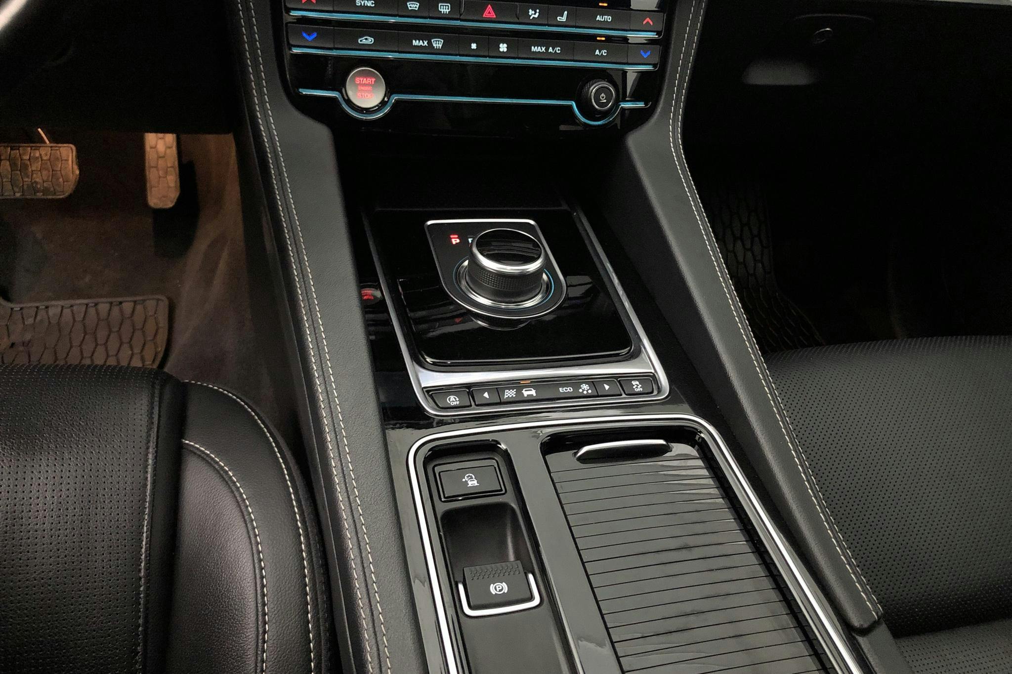 Jaguar F-Pace 20d AWD (180hk) - 8 978 mil - Automat - svart - 2018