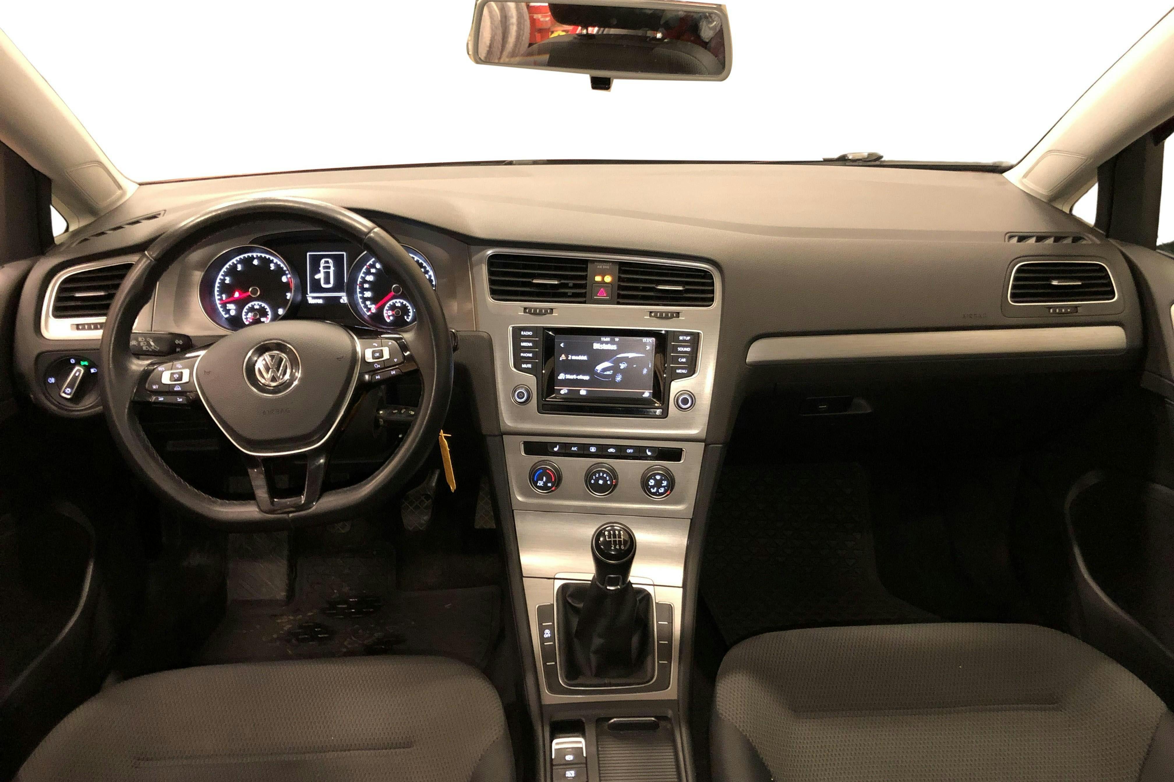 VW Golf VII 1.2 TSI Sportscombi (105hk) - 10 971 mil - Manuell - röd - 2014