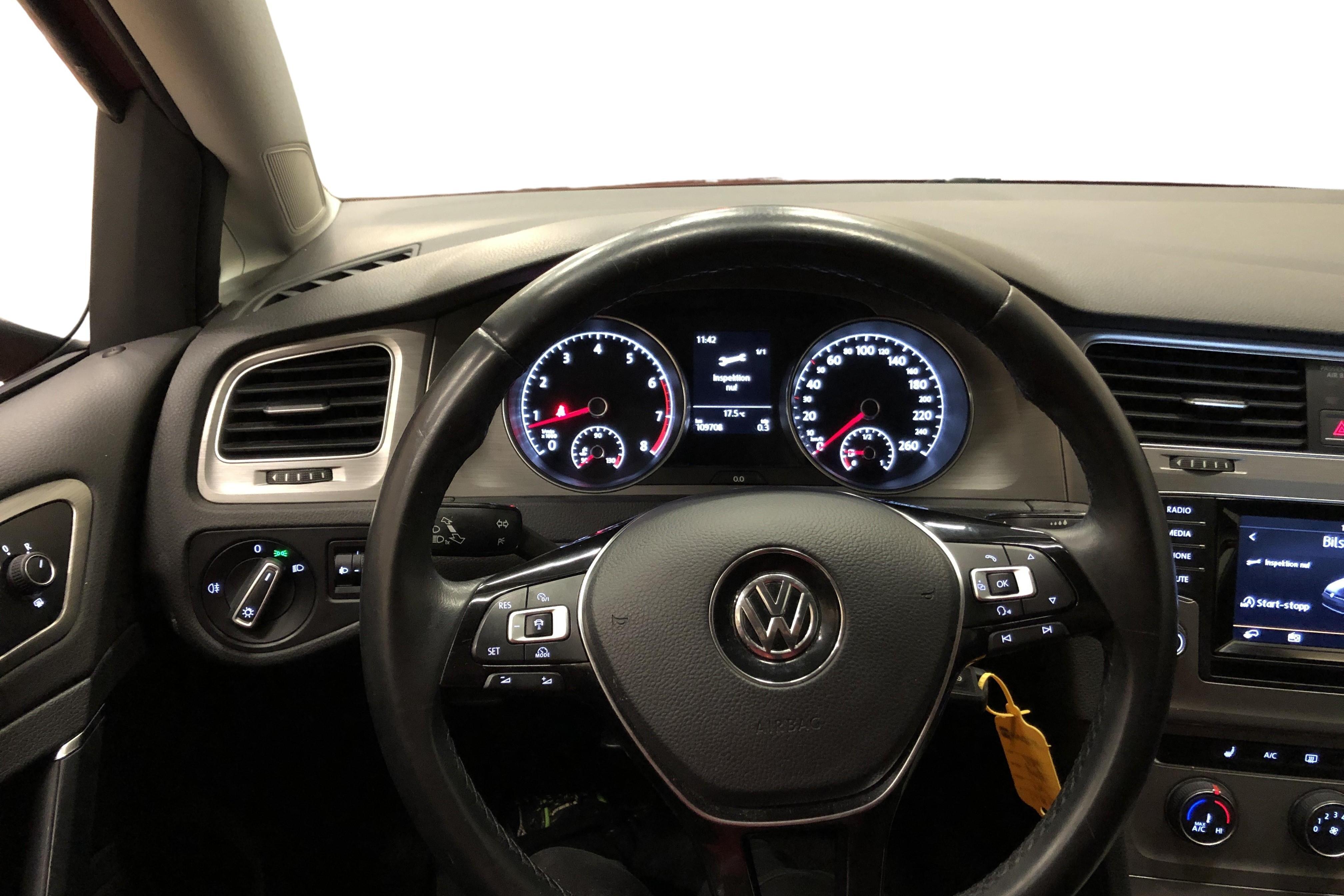 VW Golf VII 1.2 TSI Sportscombi (105hk) - 10 971 mil - Manuell - röd - 2014