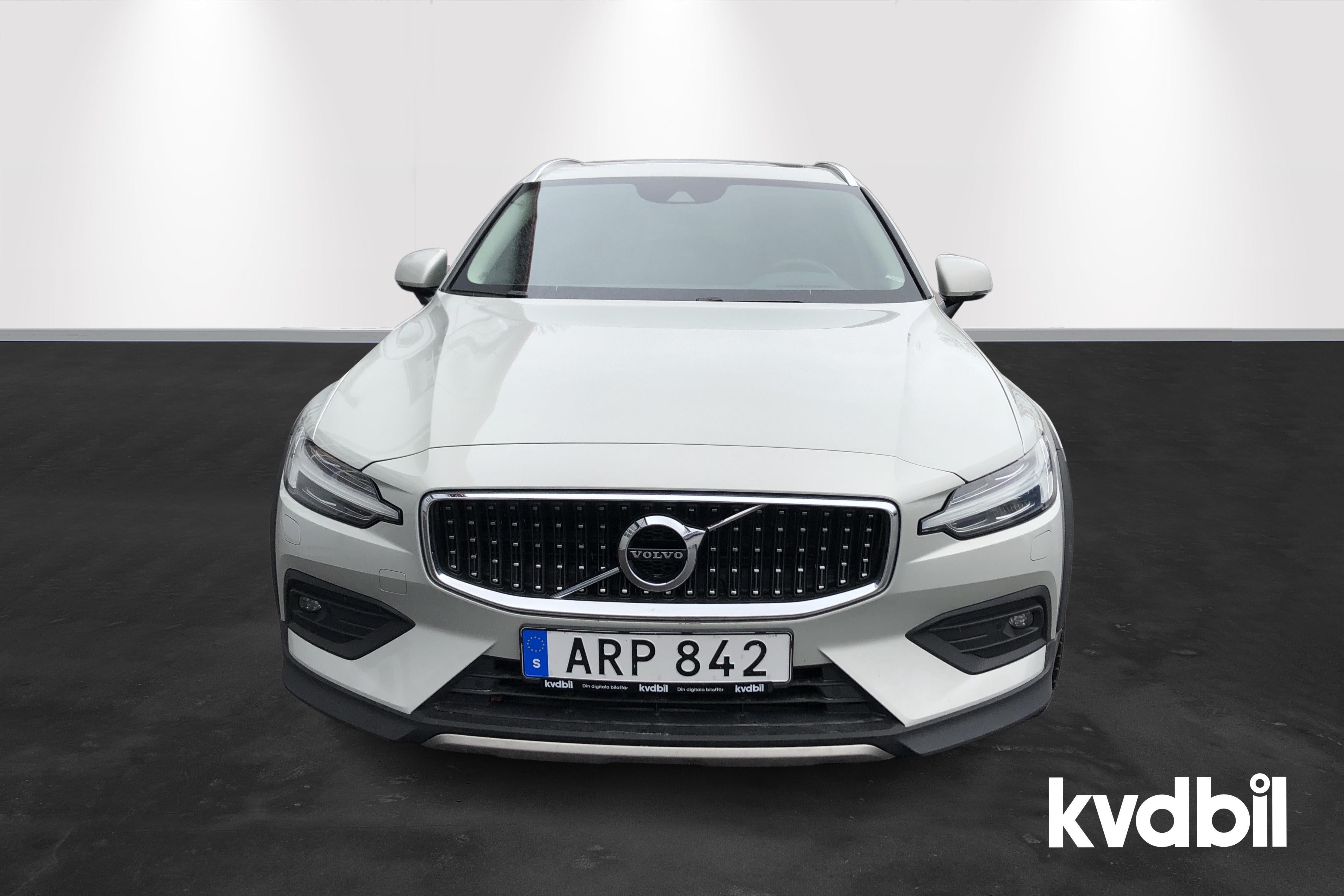 Volvo V60 D4 Cross Country AWD (190hk) - 7 256 mil - Automat - vit - 2019