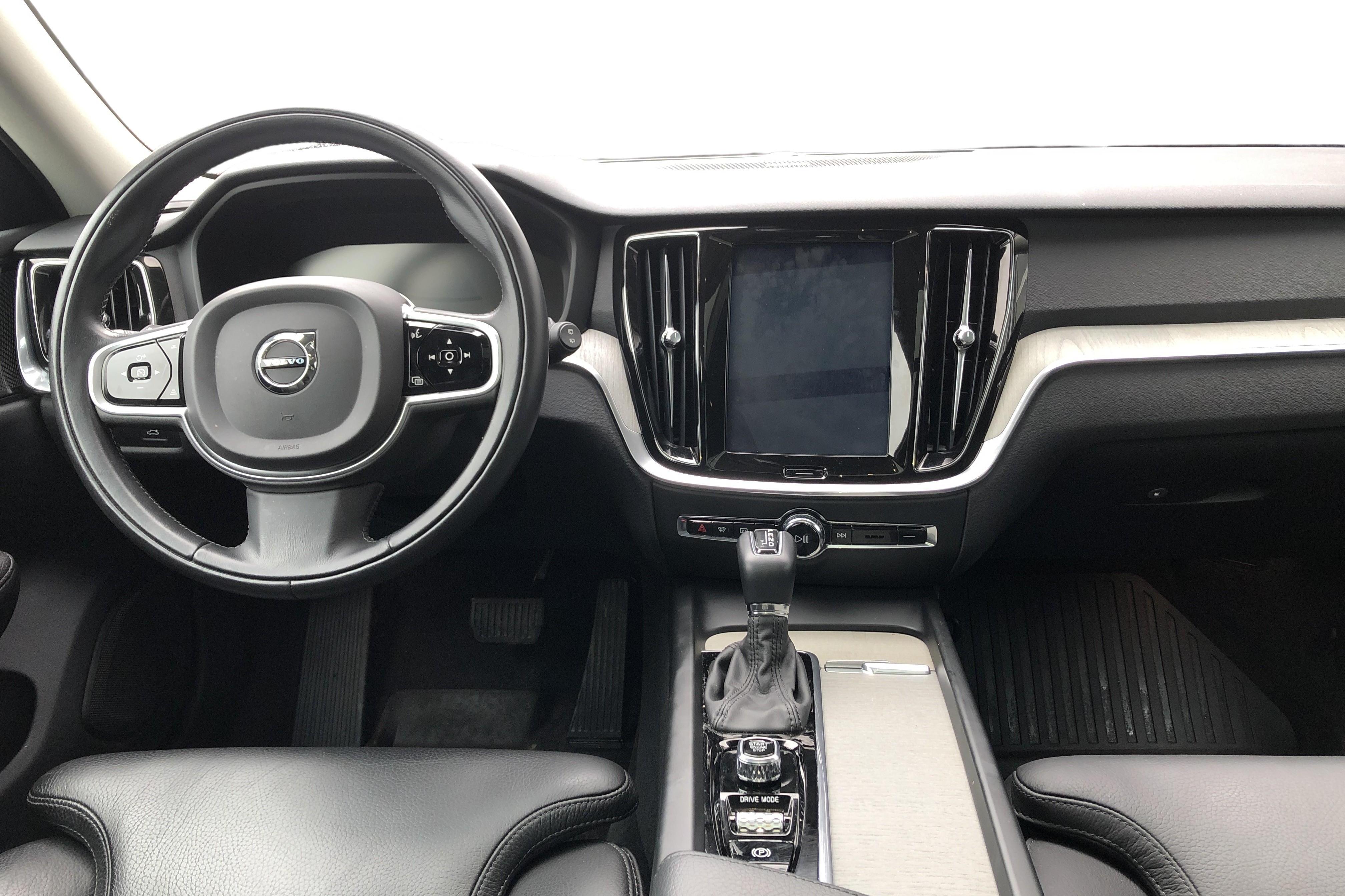 Volvo V60 D4 Cross Country AWD (190hk) - 7 256 mil - Automat - vit - 2019