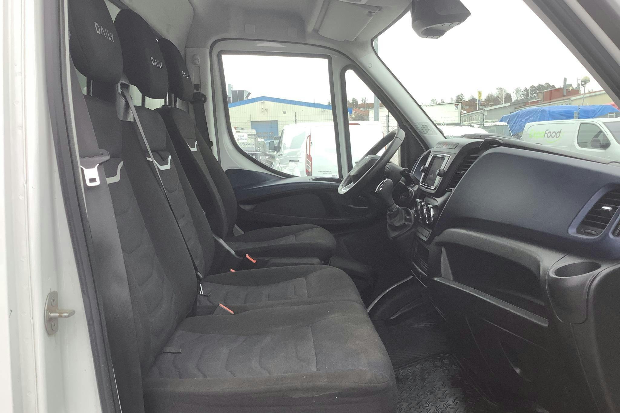 Iveco Daily 35 2.3 Volymskåp (156hk) - 80 300 km - Automatic - white - 2020