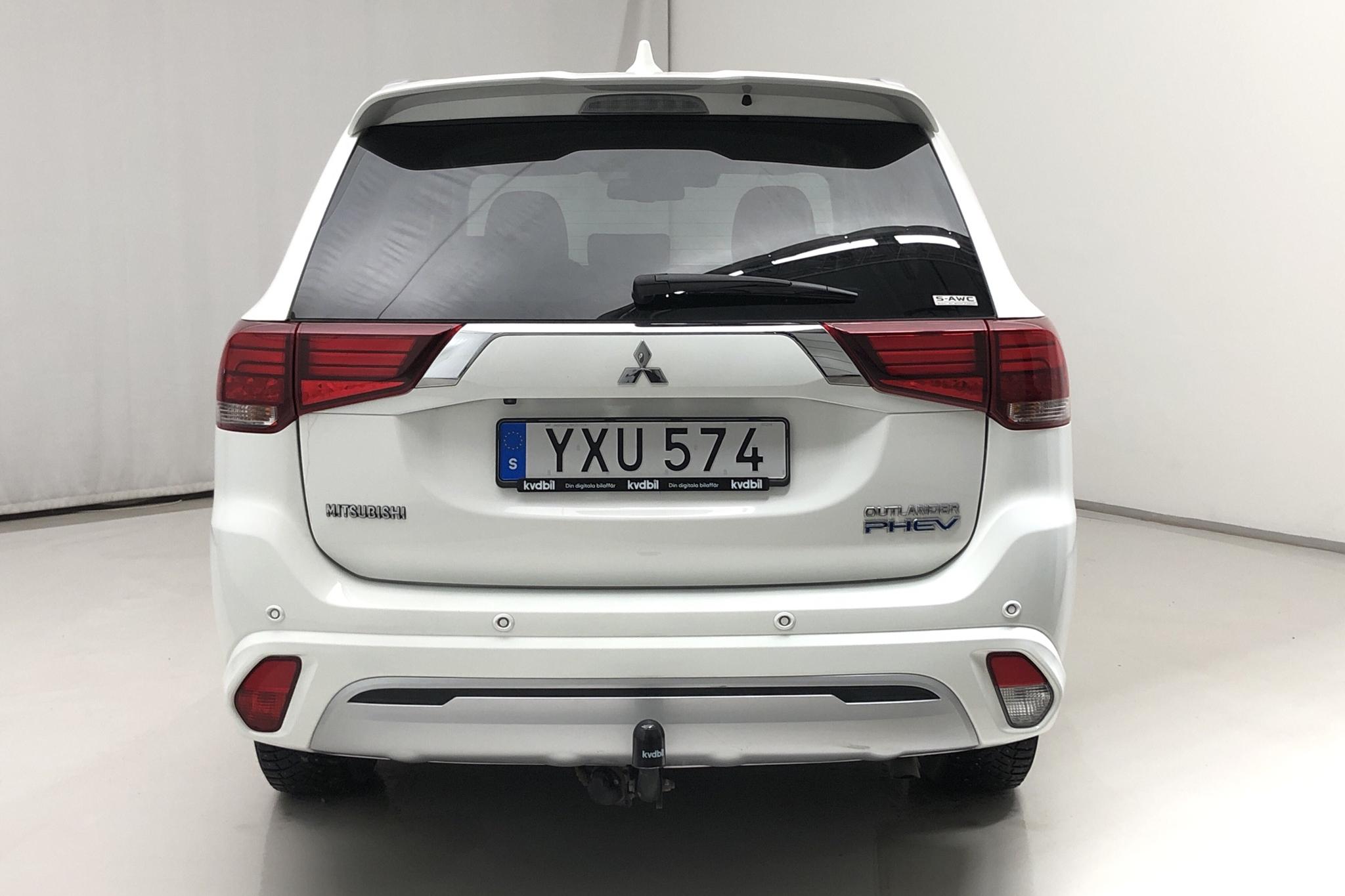Mitsubishi Outlander 2.4 Plug-in Hybrid 4WD (136hk) - 64 550 km - Automatic - white - 2019