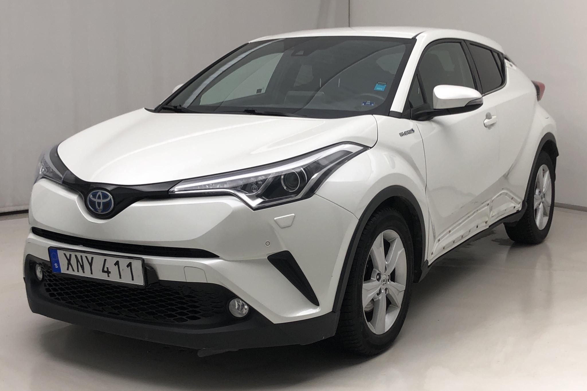 Toyota C-HR 1.8 HSD (122hk) - 11 703 mil - Automat - vit - 2019