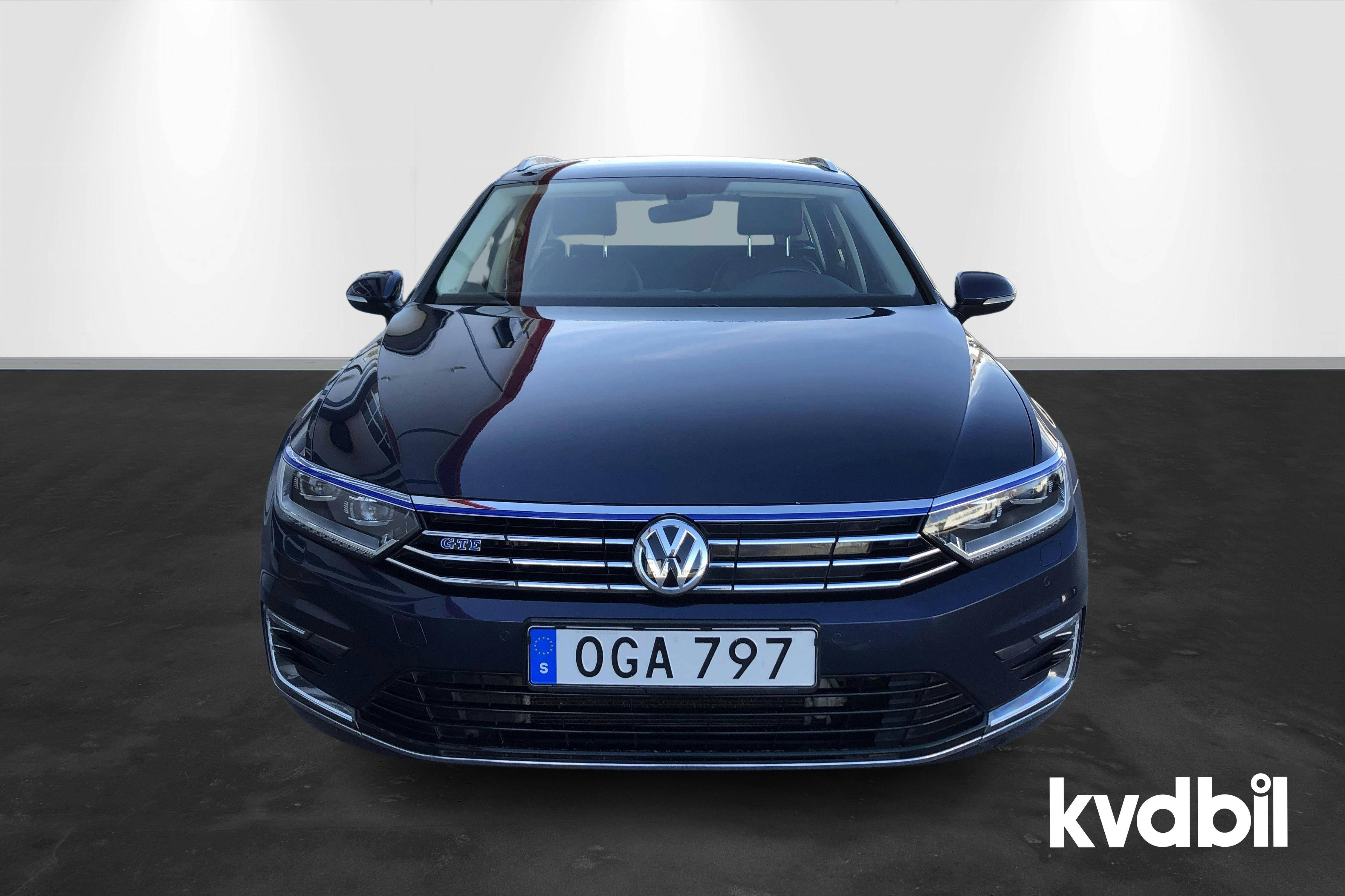 VW Passat 1.4 Plug-in-Hybrid Sportscombi (218hk) - 81 490 km - Automatic - blue - 2017
