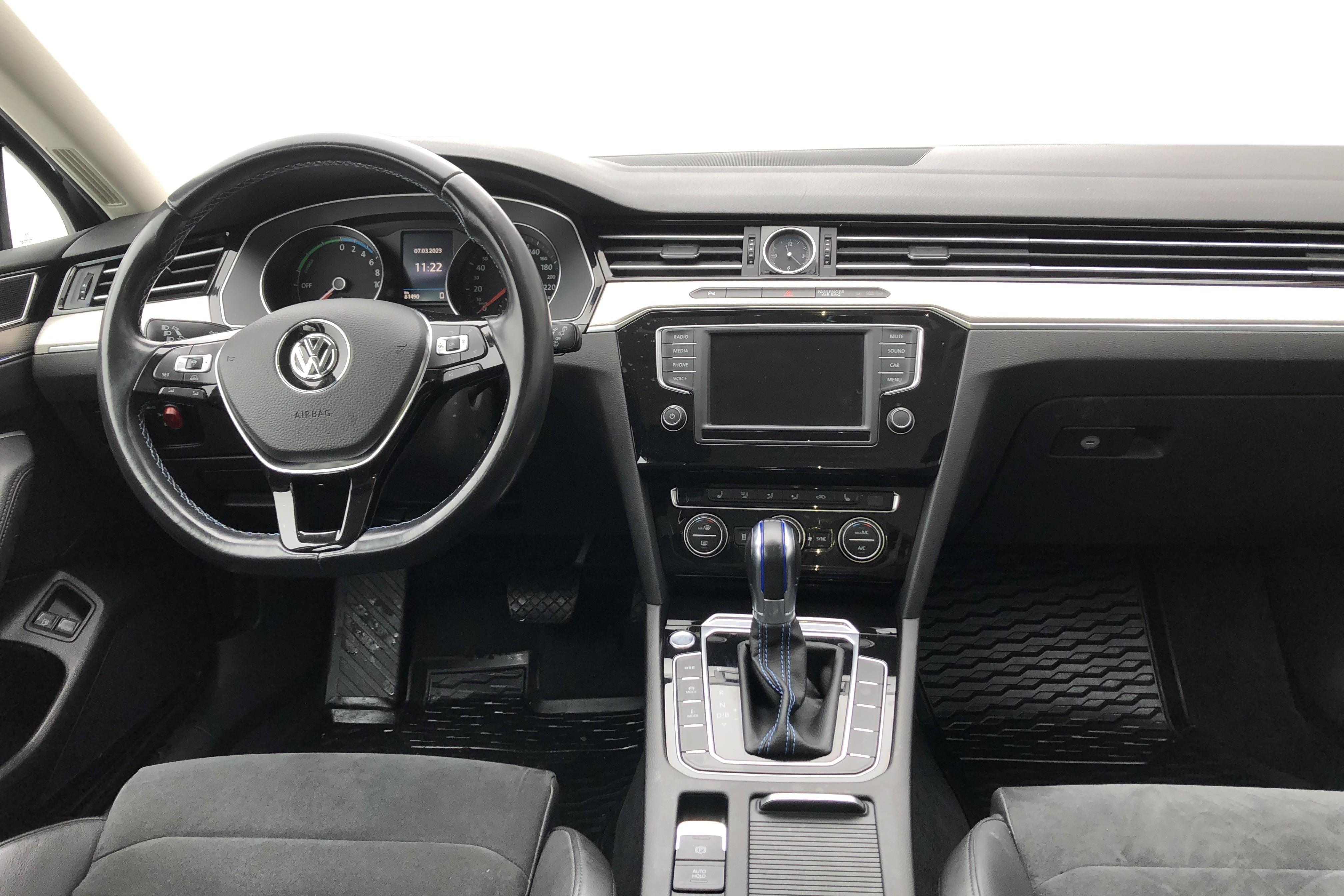 VW Passat 1.4 Plug-in-Hybrid Sportscombi (218hk) - 81 490 km - Automatic - blue - 2017