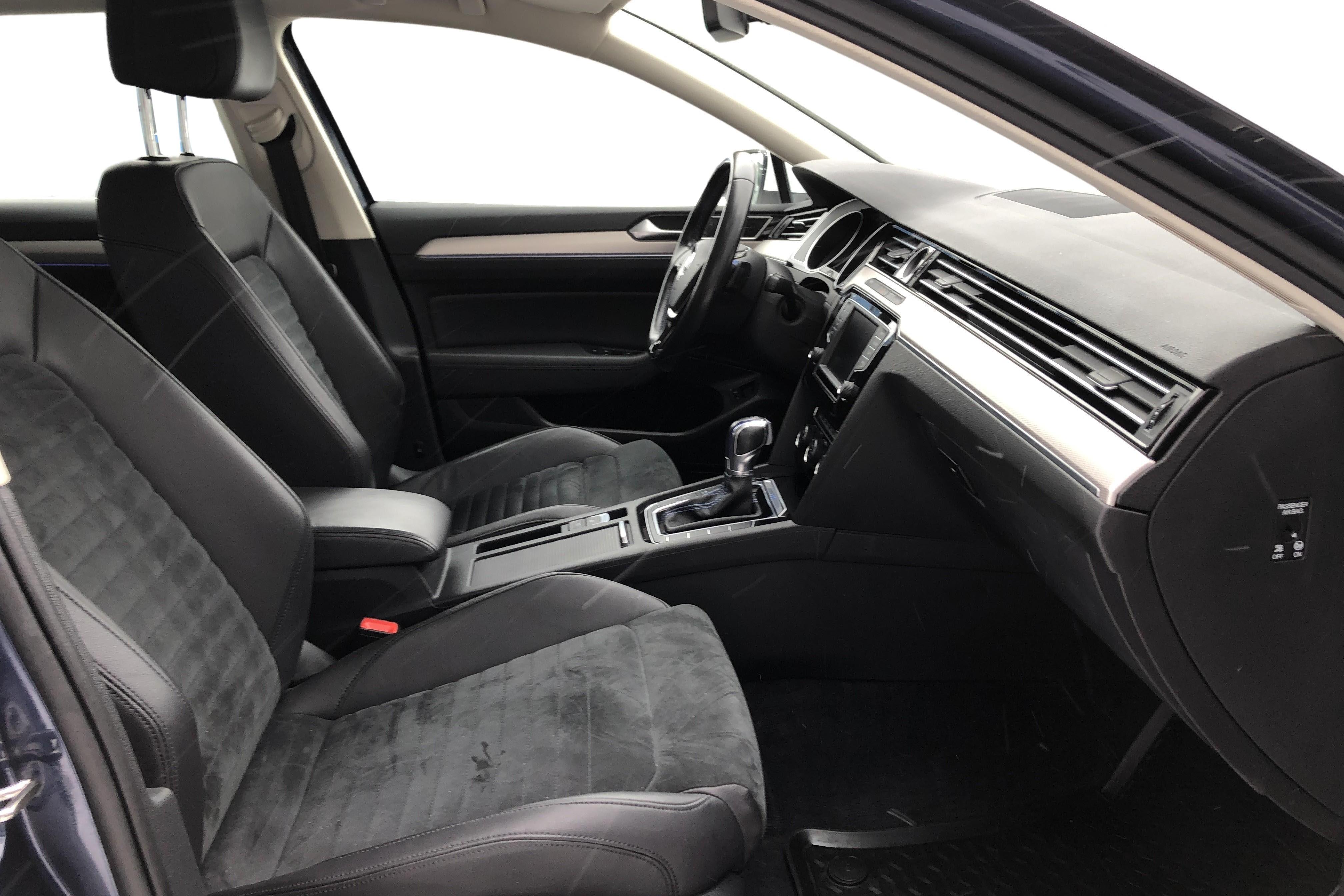 VW Passat 1.4 Plug-in-Hybrid Sportscombi (218hk) - 8 149 mil - Automat - blå - 2017