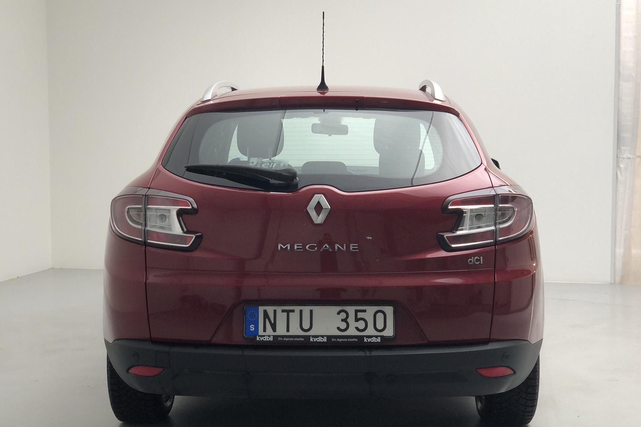 Renault Mégane Phas III 1.9 dCi Sports Tourer  (131hk) - 5 844 mil - Manuell - röd - 2012