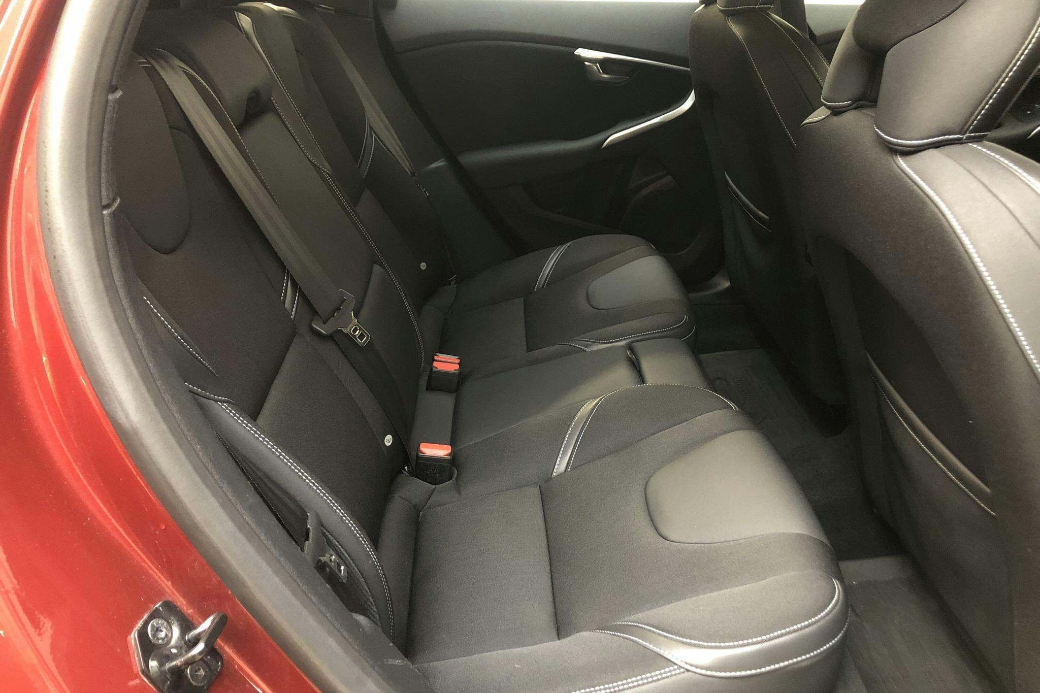 Volvo V40 D3 (150hk) - 20 545 mil - Manuell - röd - 2013