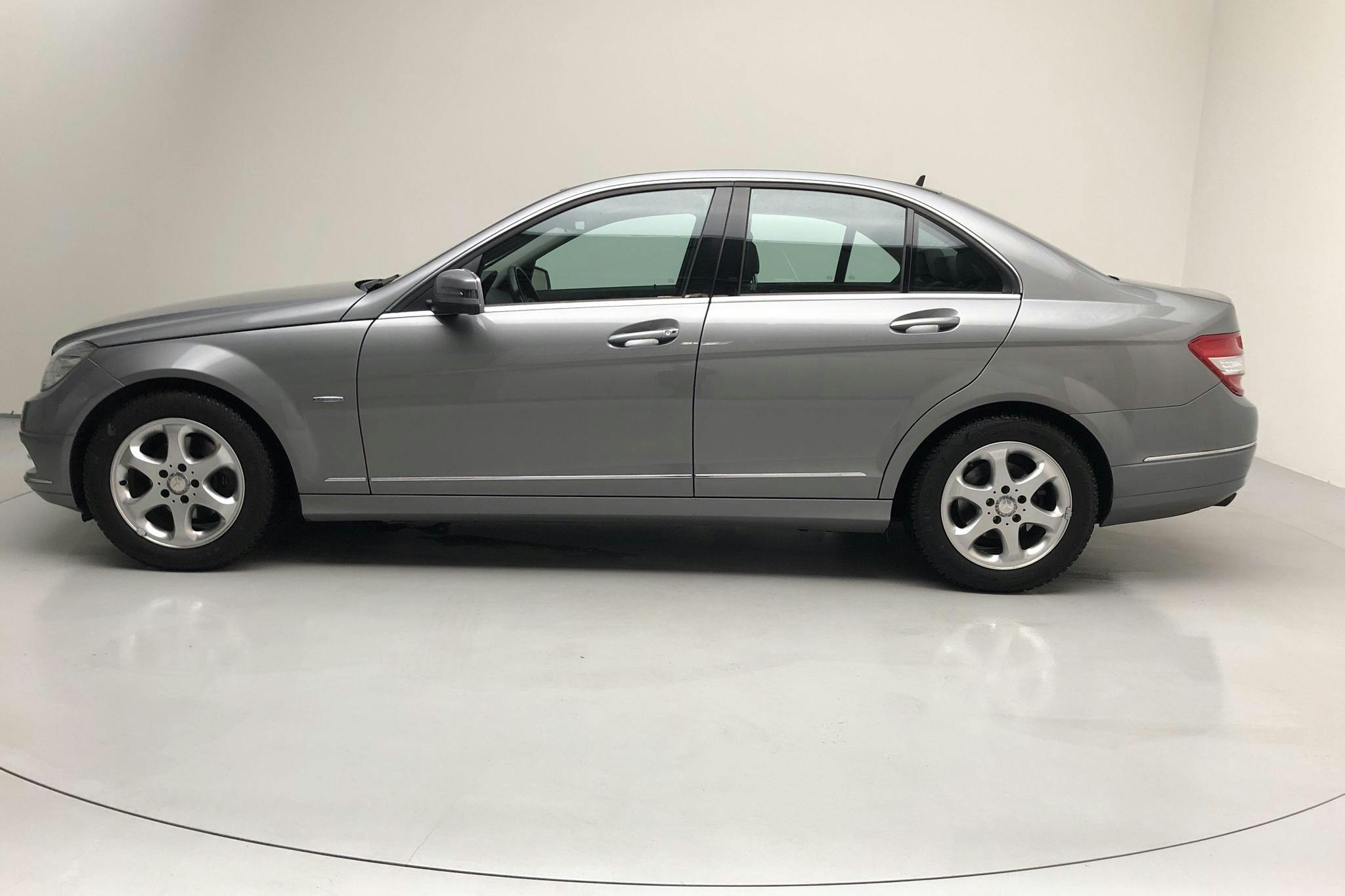 Mercedes C 180 CGI BlueEfficiency W204 (156hk) - 198 610 km - Automatic - silver - 2011