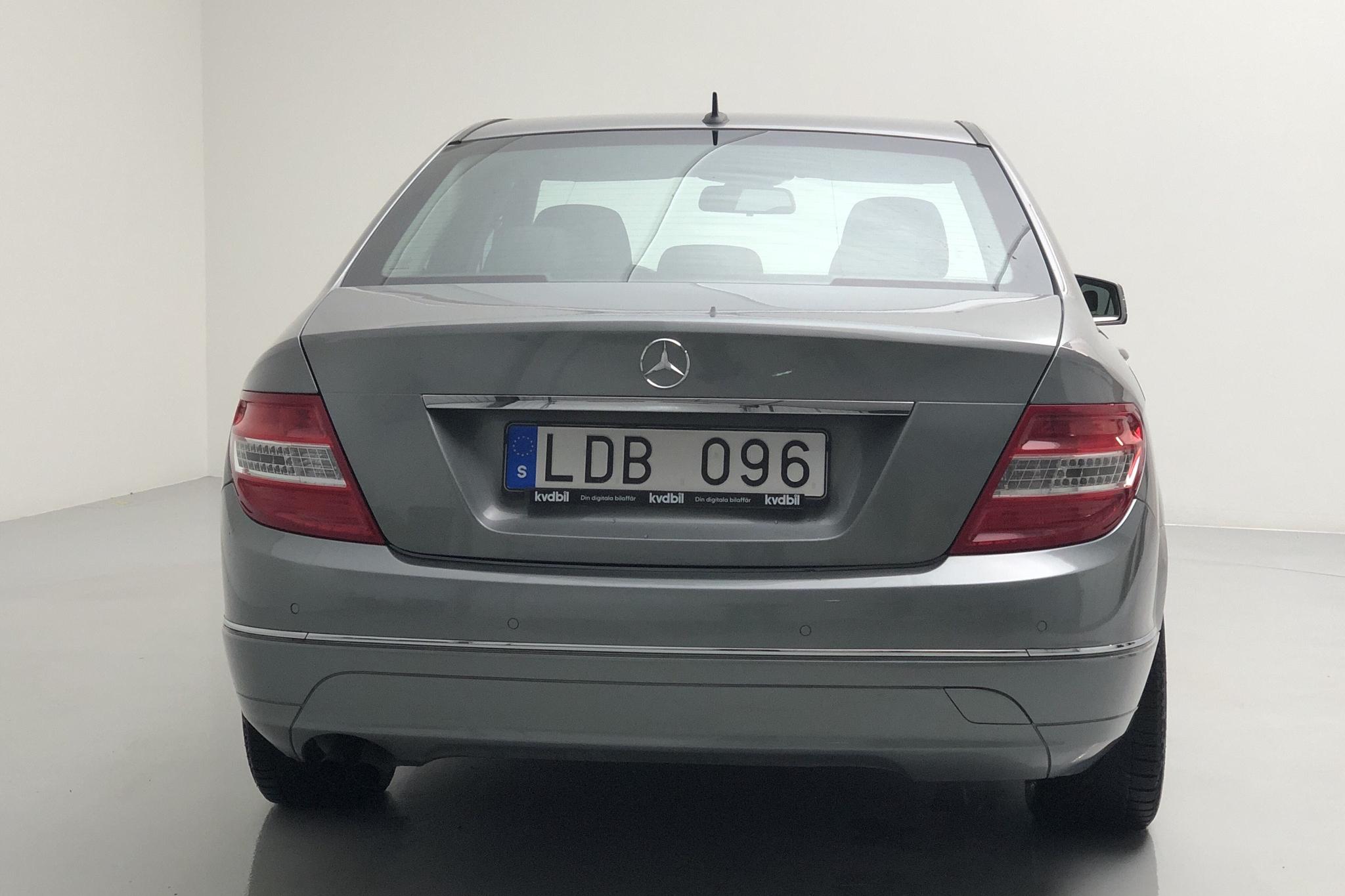 Mercedes C 180 CGI BlueEfficiency W204 (156hk) - 19 861 mil - Automat - silver - 2011