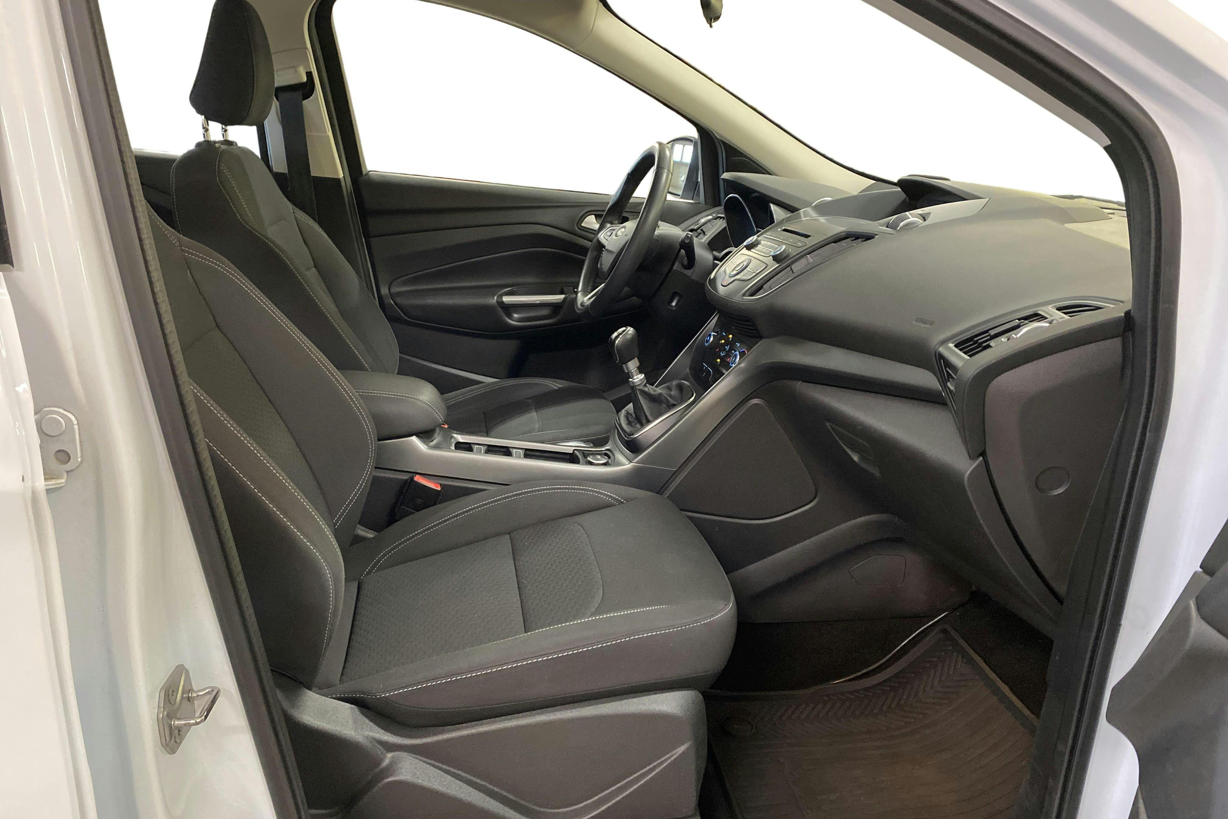 Ford Kuga 2.0 TDCi AWD (150hk) - 82 460 km - Manual - white - 2019