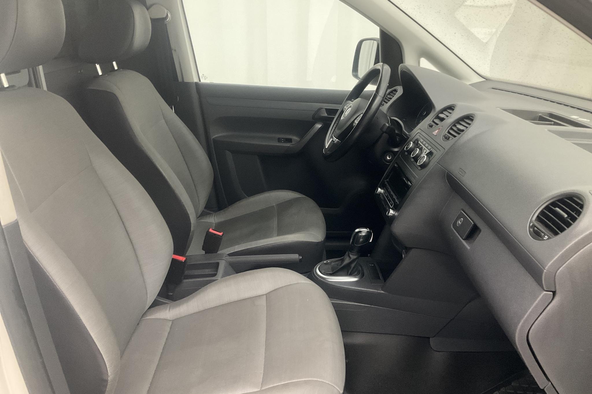 VW Caddy 1.6 TDI Skåp (102hk) - 9 752 mil - Automat - vit - 2015