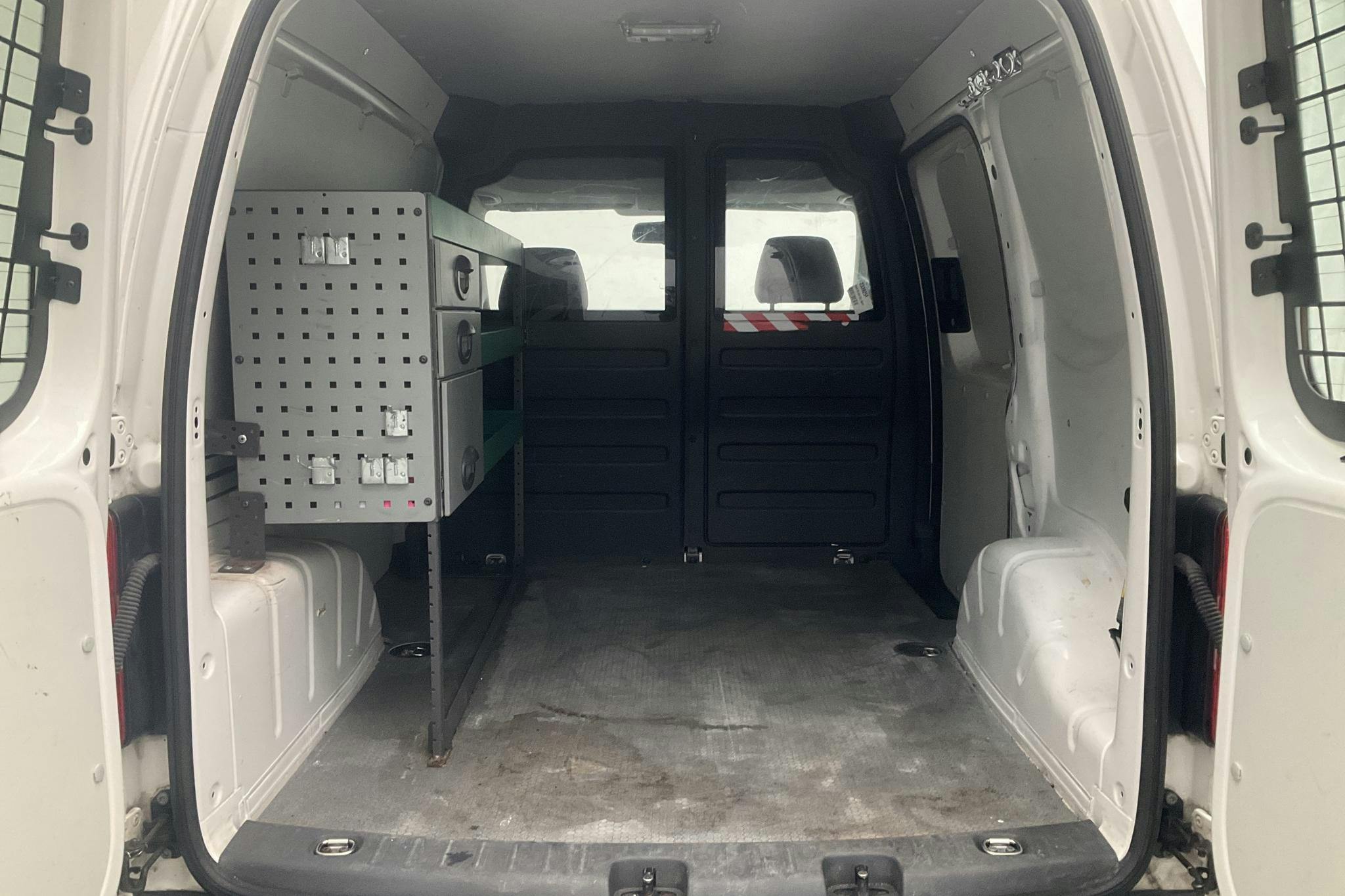 VW Caddy 1.6 TDI Skåp (102hk) - 9 752 mil - Automat - vit - 2015
