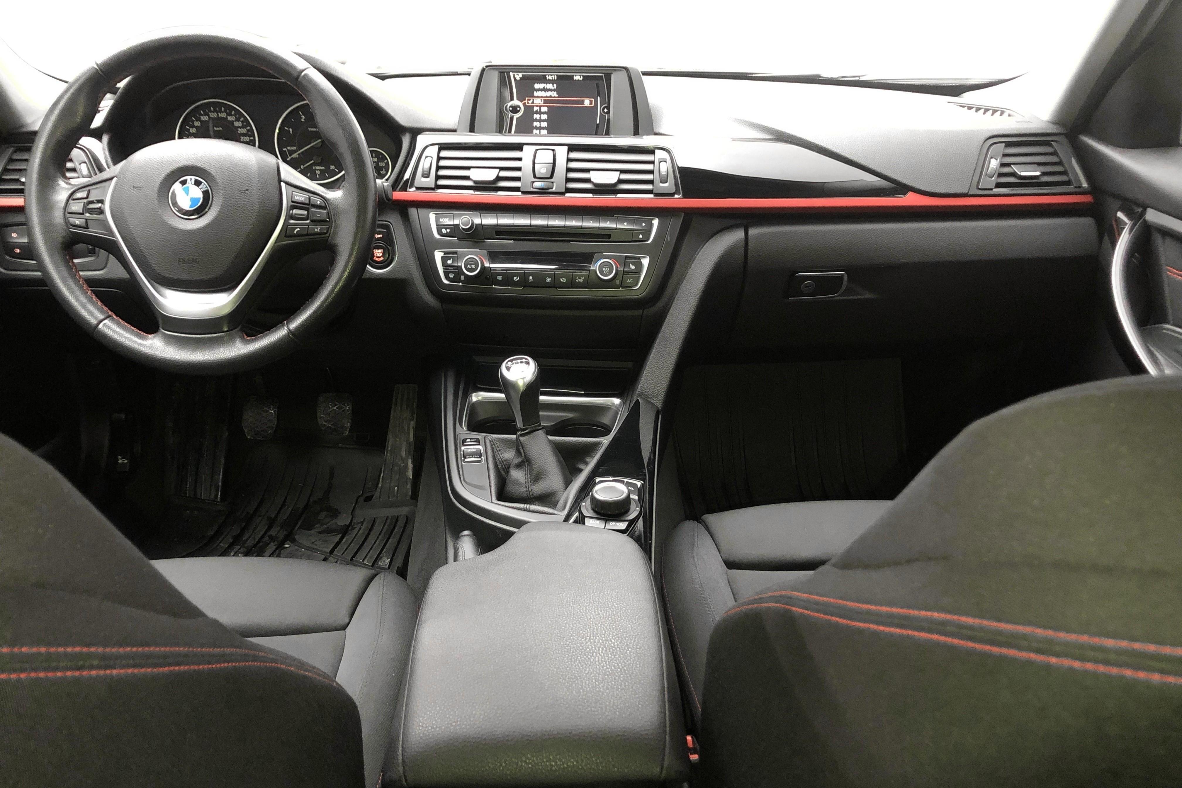 BMW 320d Touring, F31 (184hk) - 15 071 mil - Manuell - svart - 2013