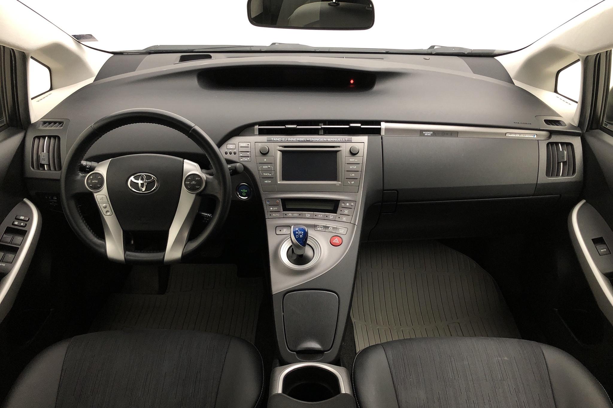 Toyota Prius 1.8 Plug-in Hybrid (99hk) - 44 280 km - Automatic - white - 2013