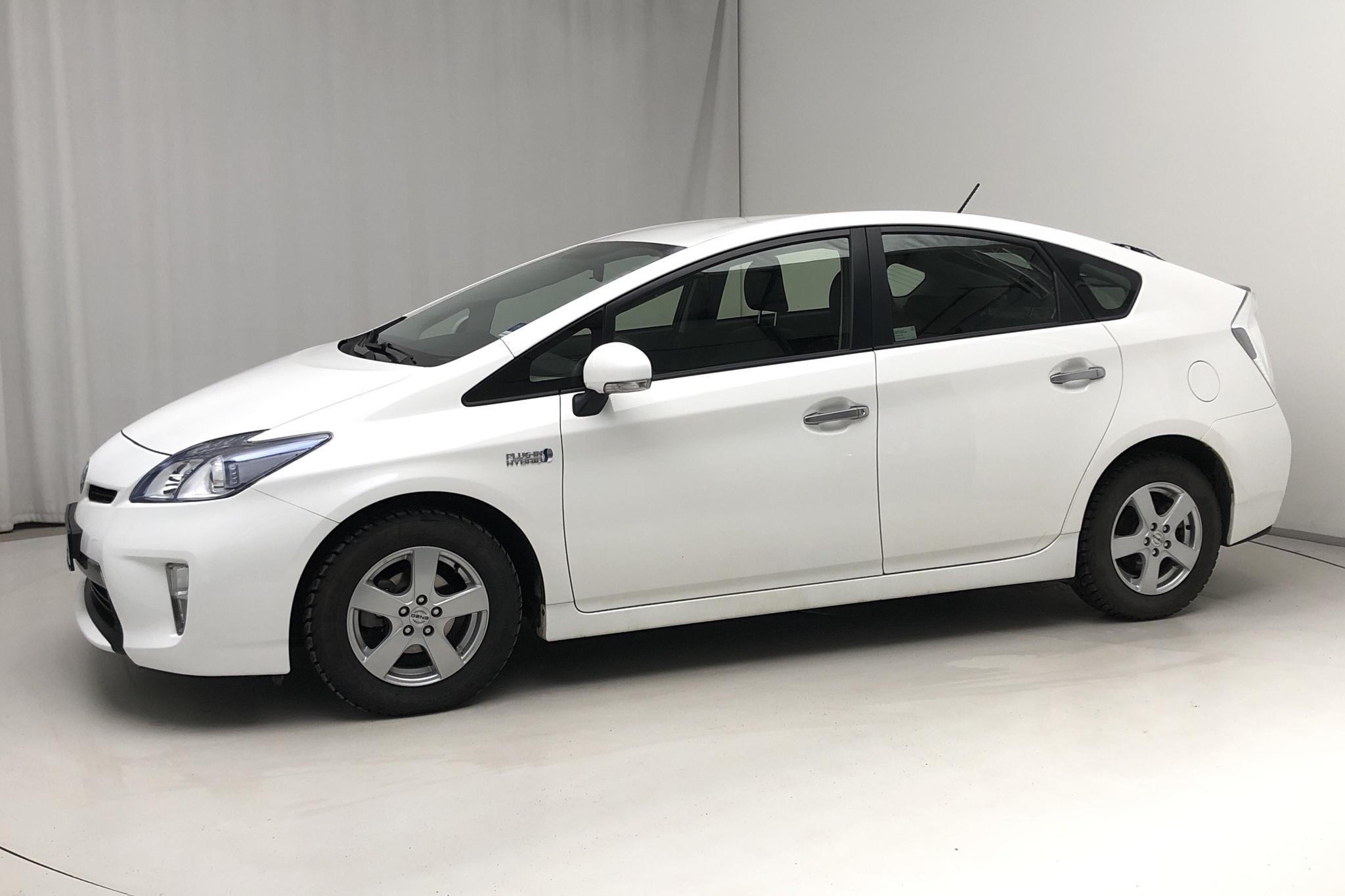 Toyota Prius 1.8 Plug-in Hybrid (99hk) - 44 280 km - Automatic - white - 2013