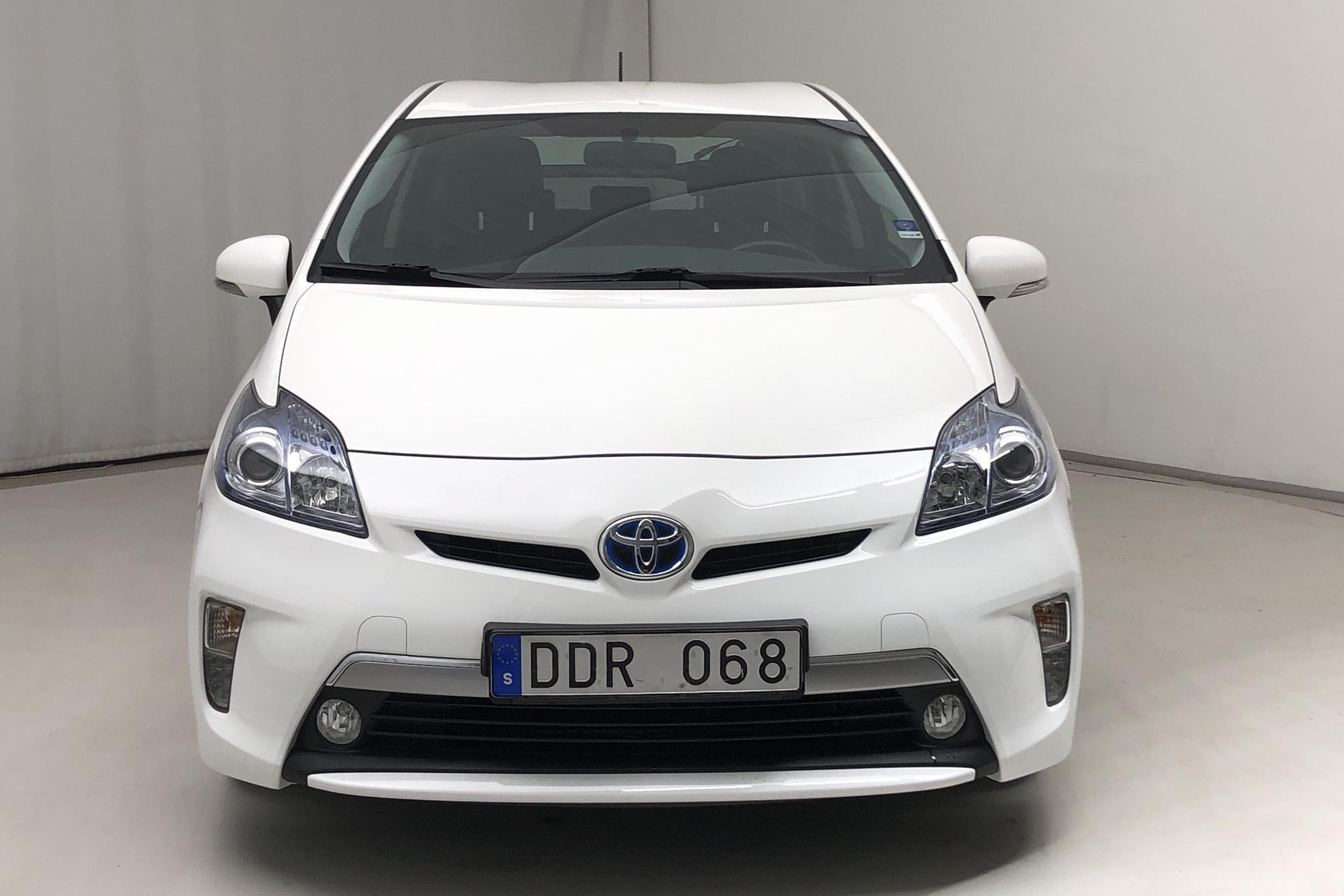 Toyota Prius 1.8 Plug-in Hybrid (99hk) - 4 428 mil - Automat - vit - 2013