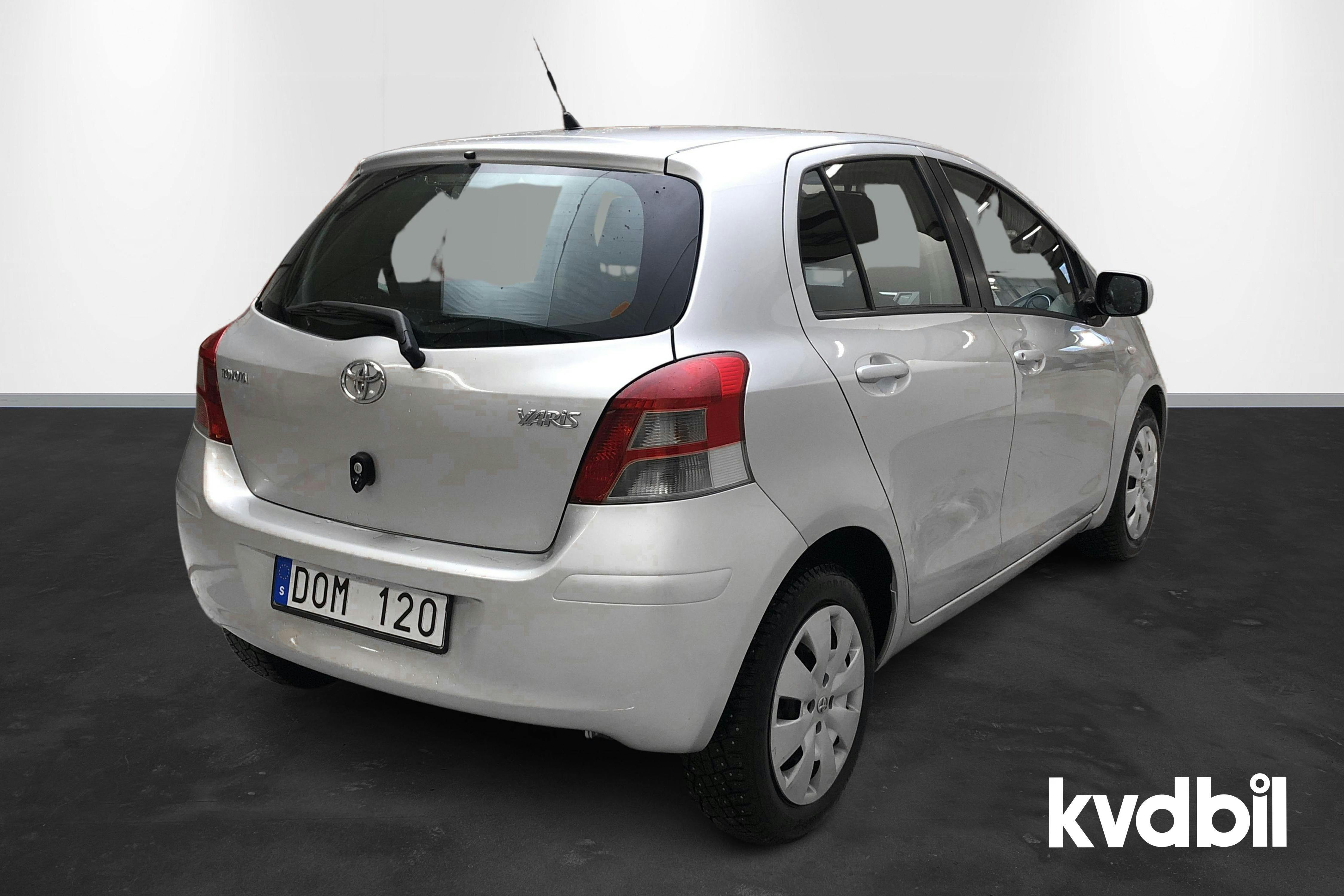 Toyota Yaris 1.33 5dr (100hk) - 89 530 km - Manual - silver - 2010