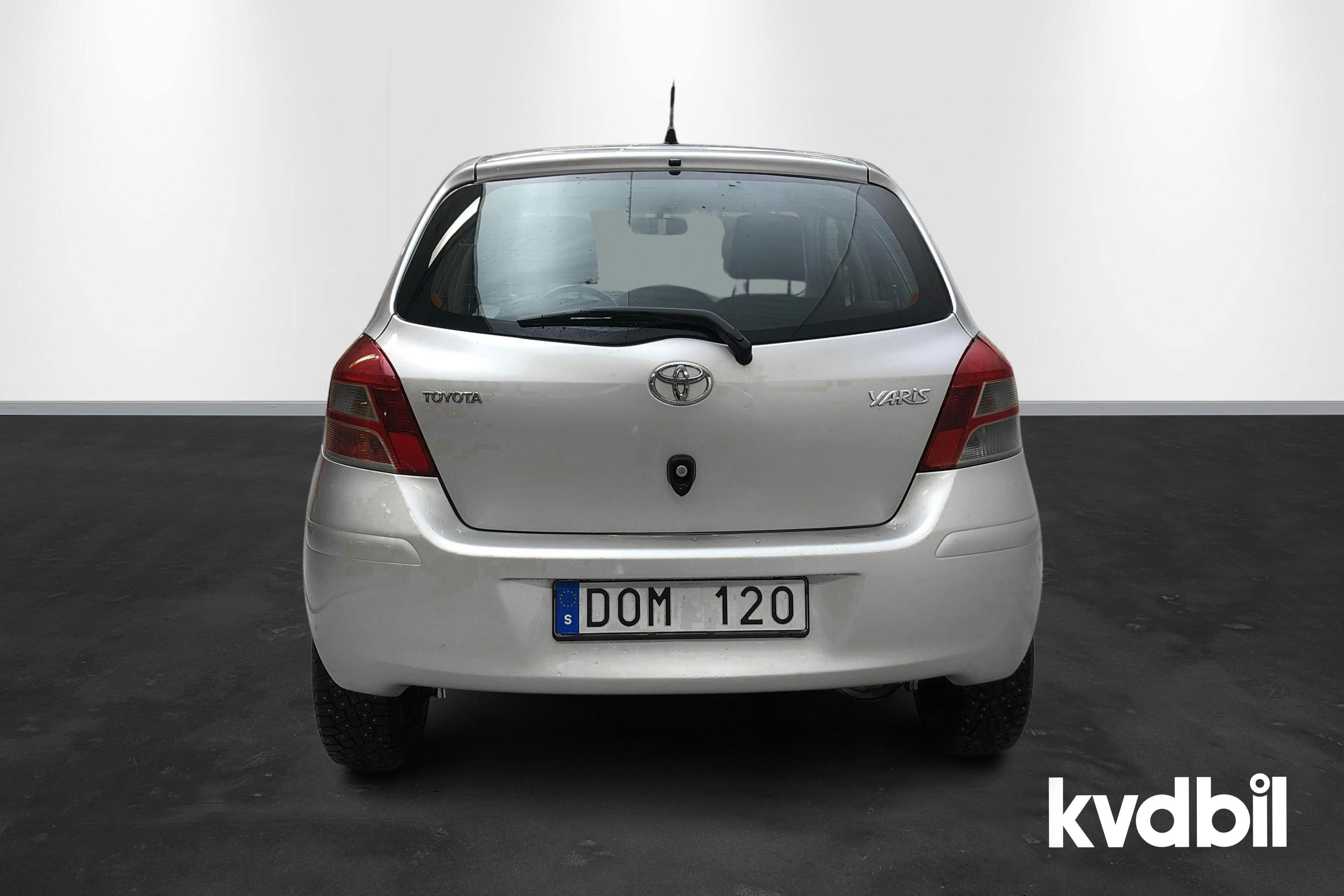 Toyota Yaris 1.33 5dr (100hk) - 89 530 km - Manual - silver - 2010