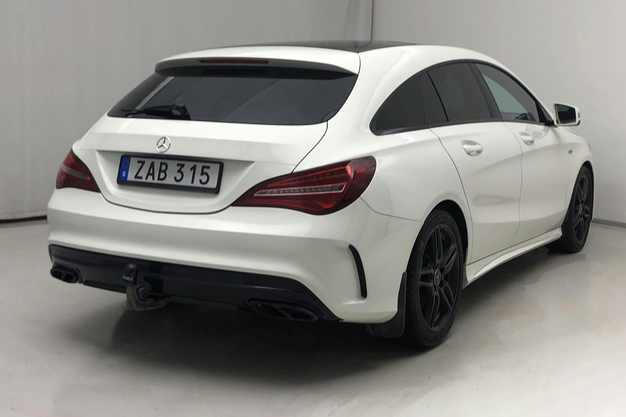 Mercedes CLA 180 Shooting Brake X117 (122hk) - 71 080 km - Automatic - white - 2018