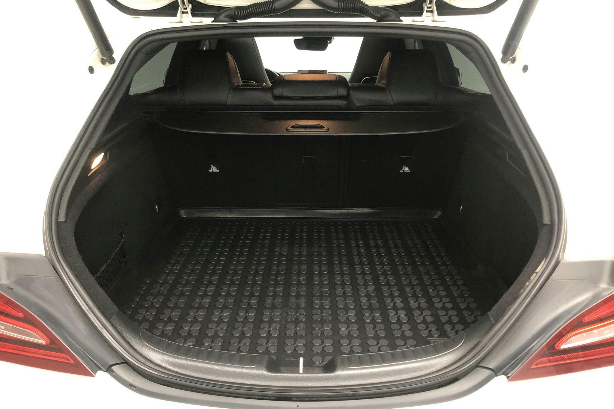 Mercedes CLA 180 Shooting Brake X117 (122hk) - 71 080 km - Automatic - white - 2018