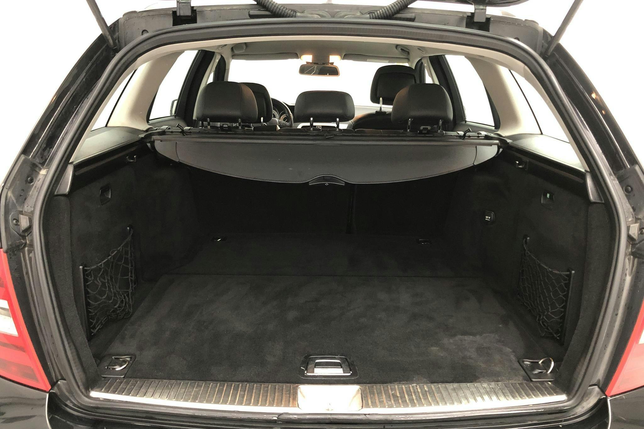 Mecedes C 220 CDI Kombi BlueEfficiency S204 (170hk) - 183 220 km - Manual - black - 2013
