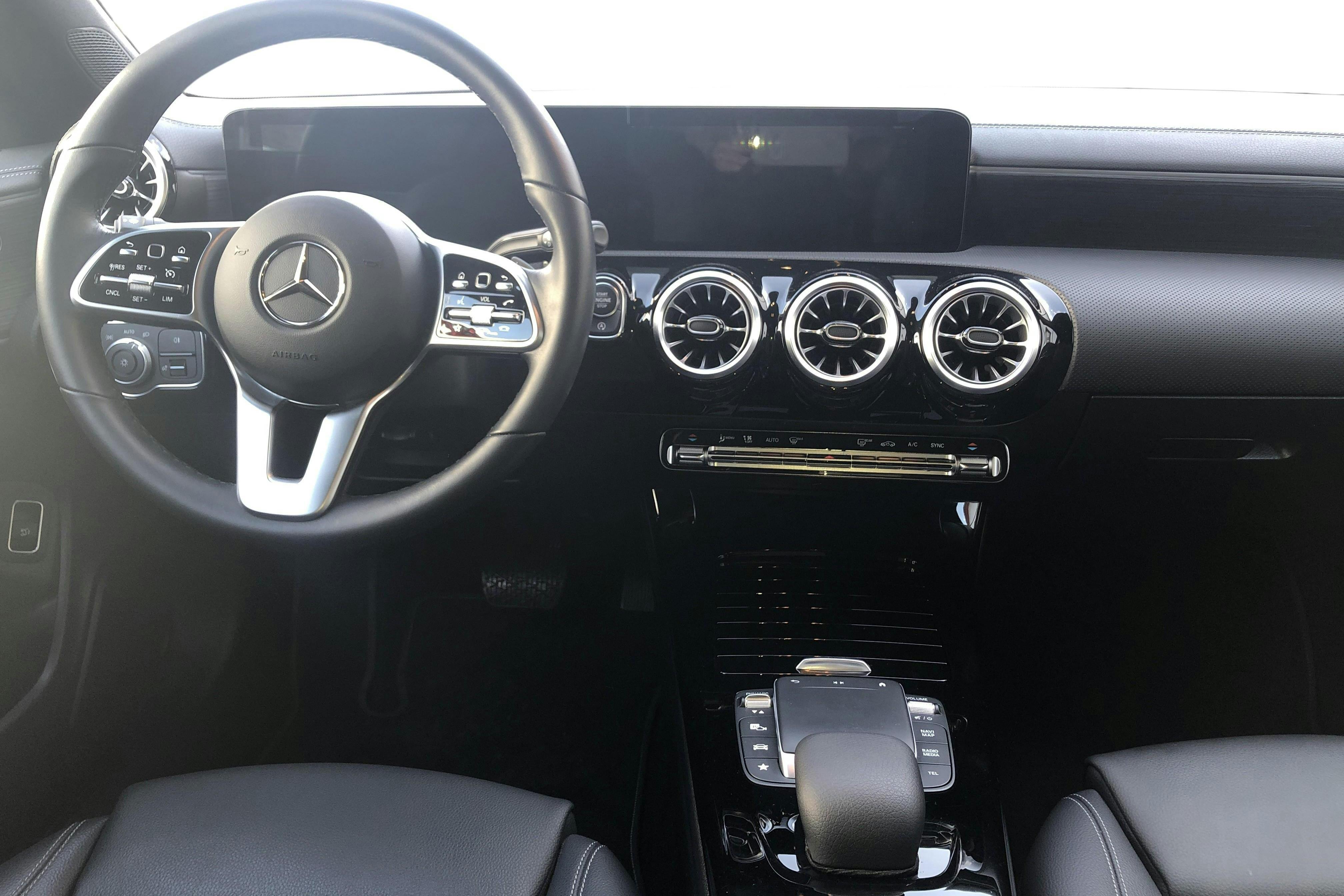 Mercedes CLA 180 Shooting Brake X118 (136hk) - 3 041 mil - Automat - vit - 2021
