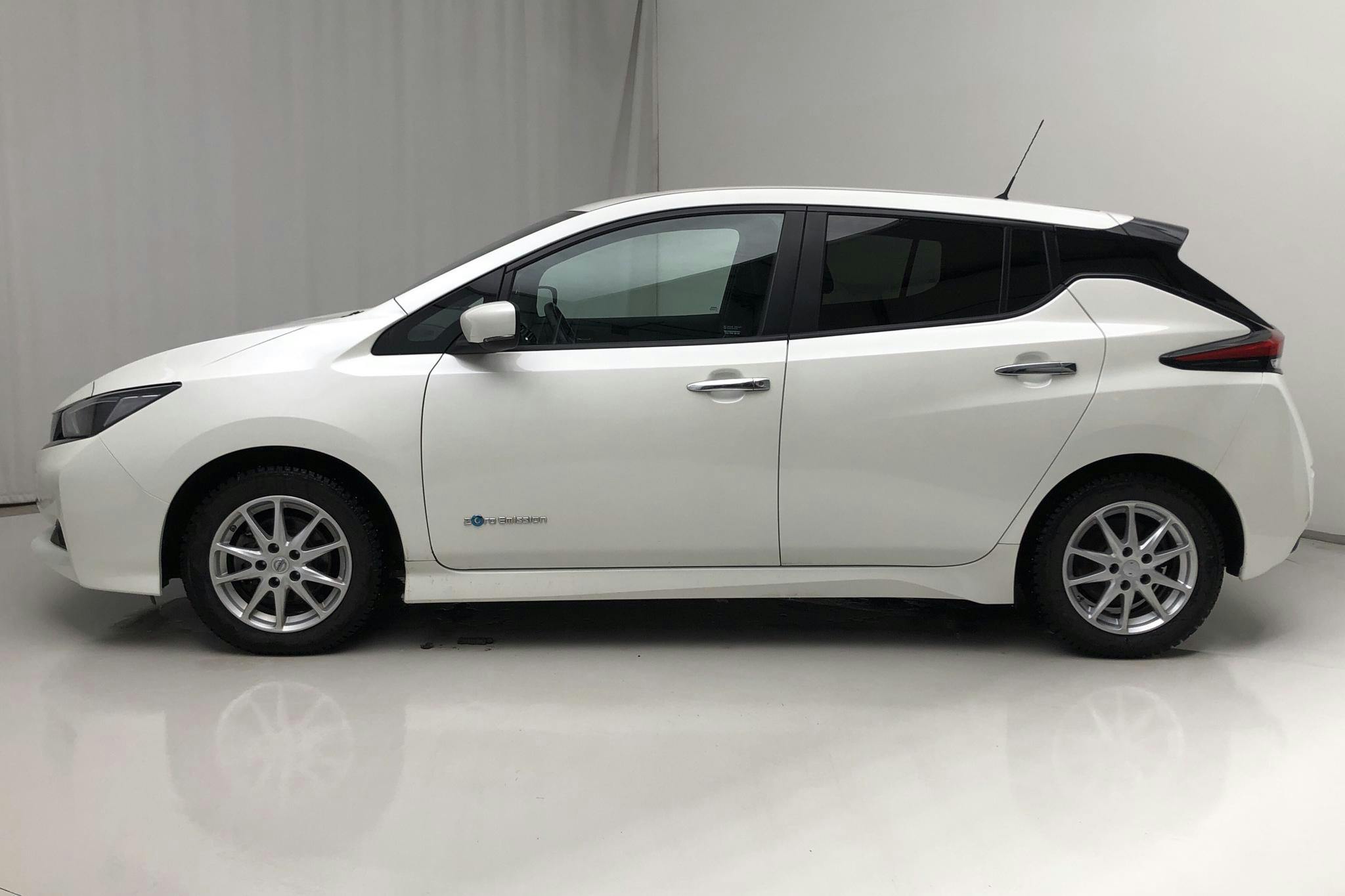 Nissan LEAF 5dr 39 kWh (150hk) - 29 520 km - Automatic - white - 2018