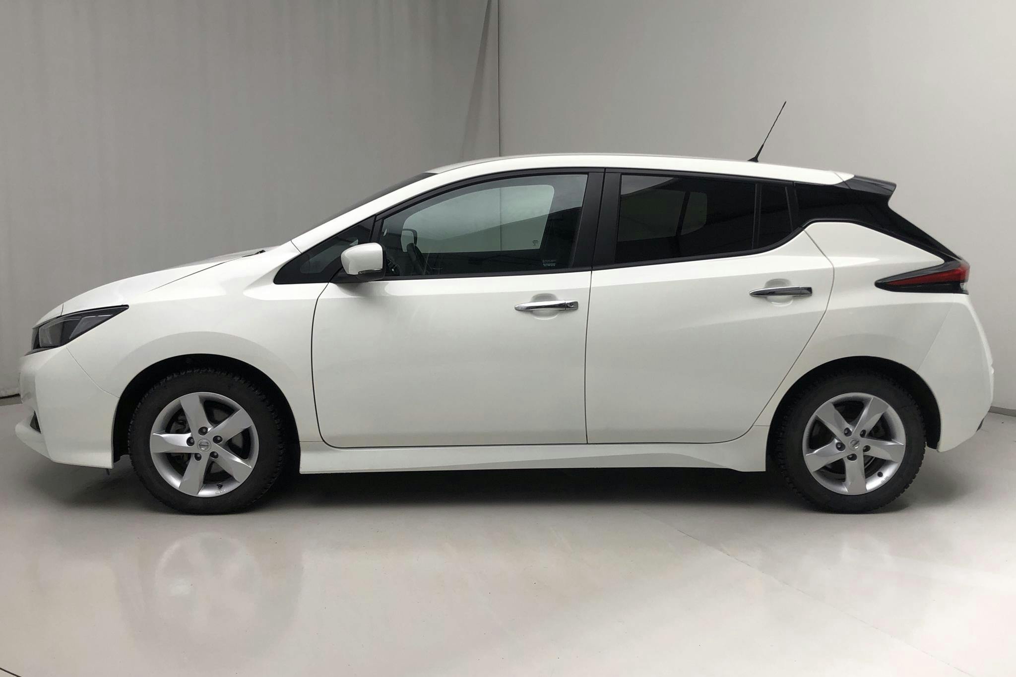 Nissan LEAF 5dr 39 kWh (150hk) - 2 038 mil - Automat - vit - 2020