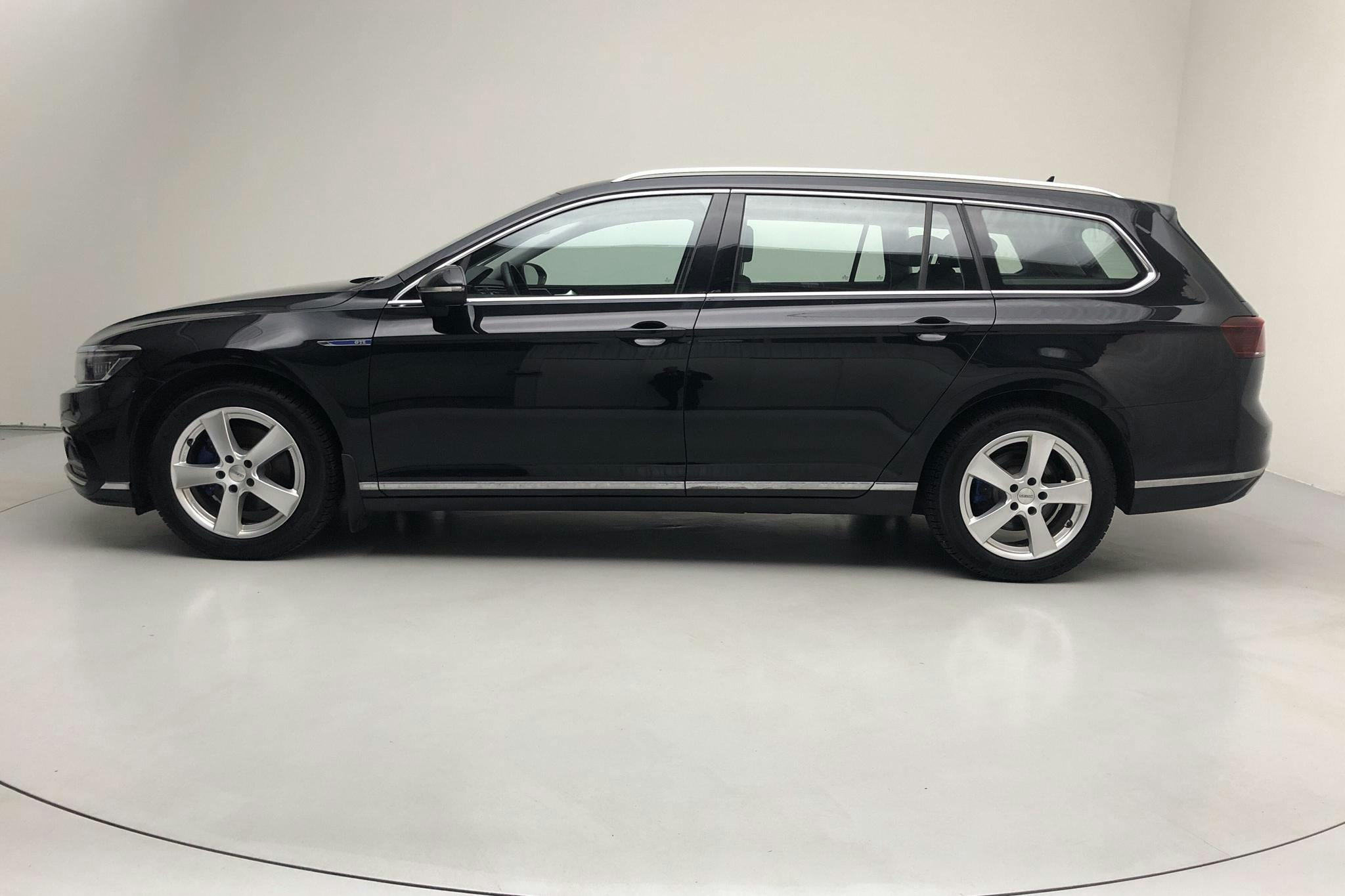 VW Passat 1.4 GTE Sportscombi (218hk) - 57 700 km - Automatic - black - 2020