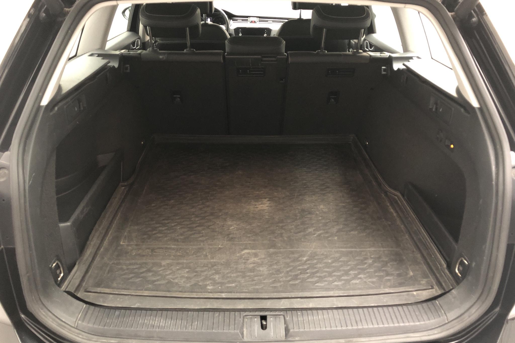 VW Passat 1.4 GTE Sportscombi (218hk) - 5 770 mil - Automat - svart - 2020